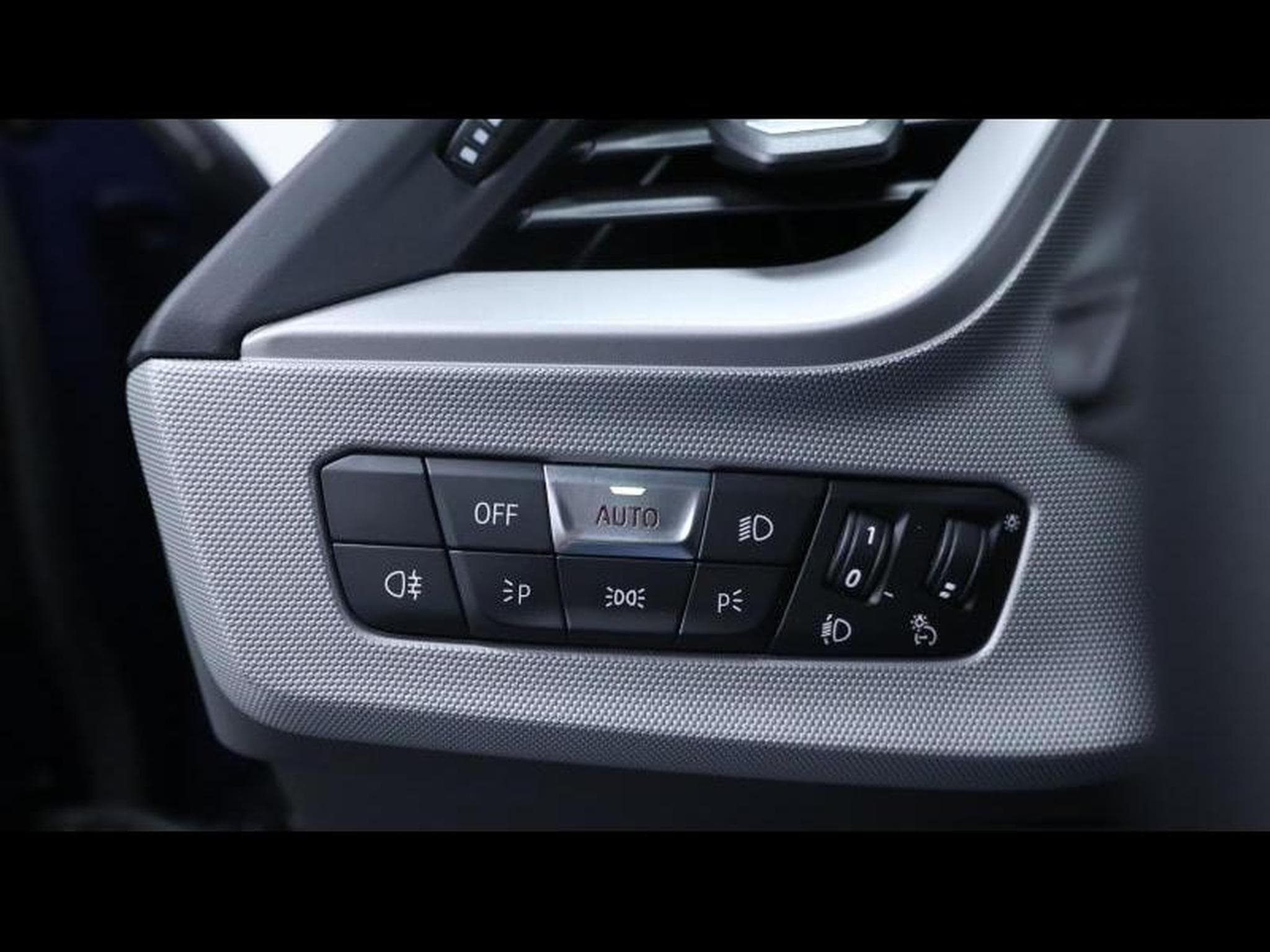 BMW 116 i steptronic hatch Advantage (2024) - Photo 26