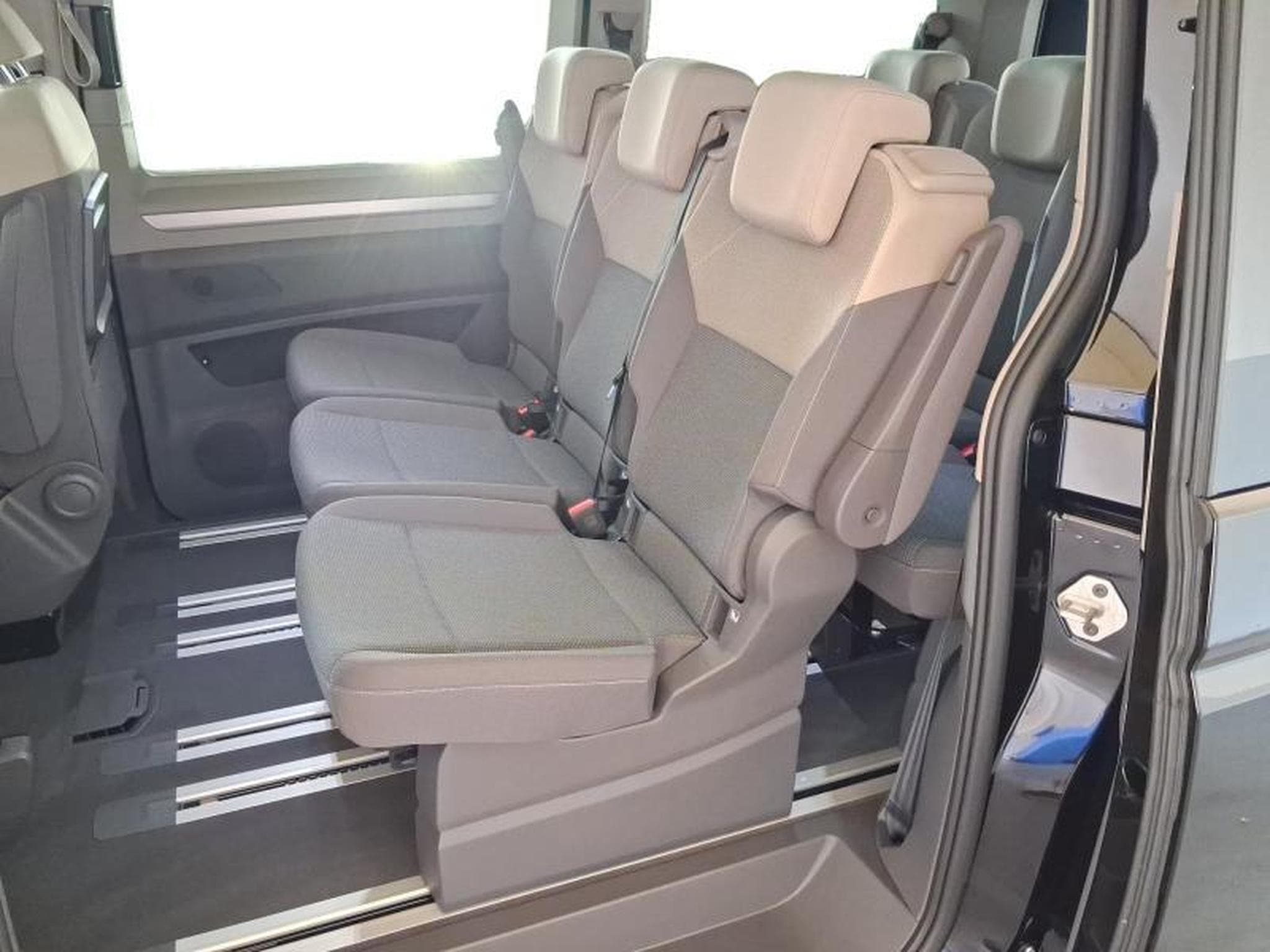 VW T7 Life LONG (2026) - Photo 12
