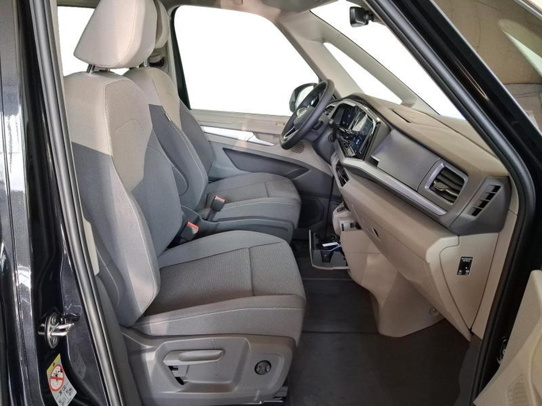 VW T7 Life LONG (2026) - Photo 14