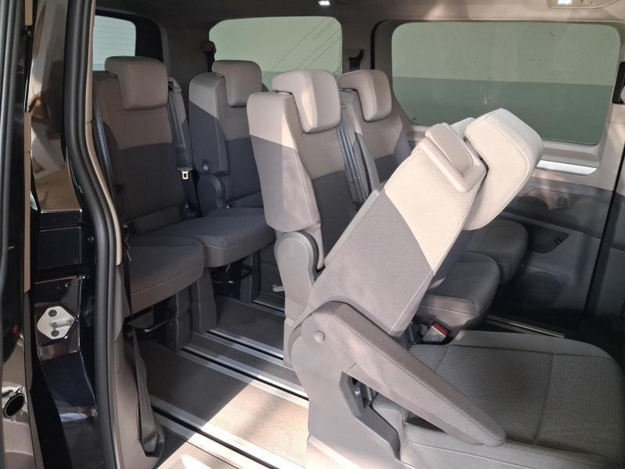VW T7 Life LONG (2026) - Photo 16