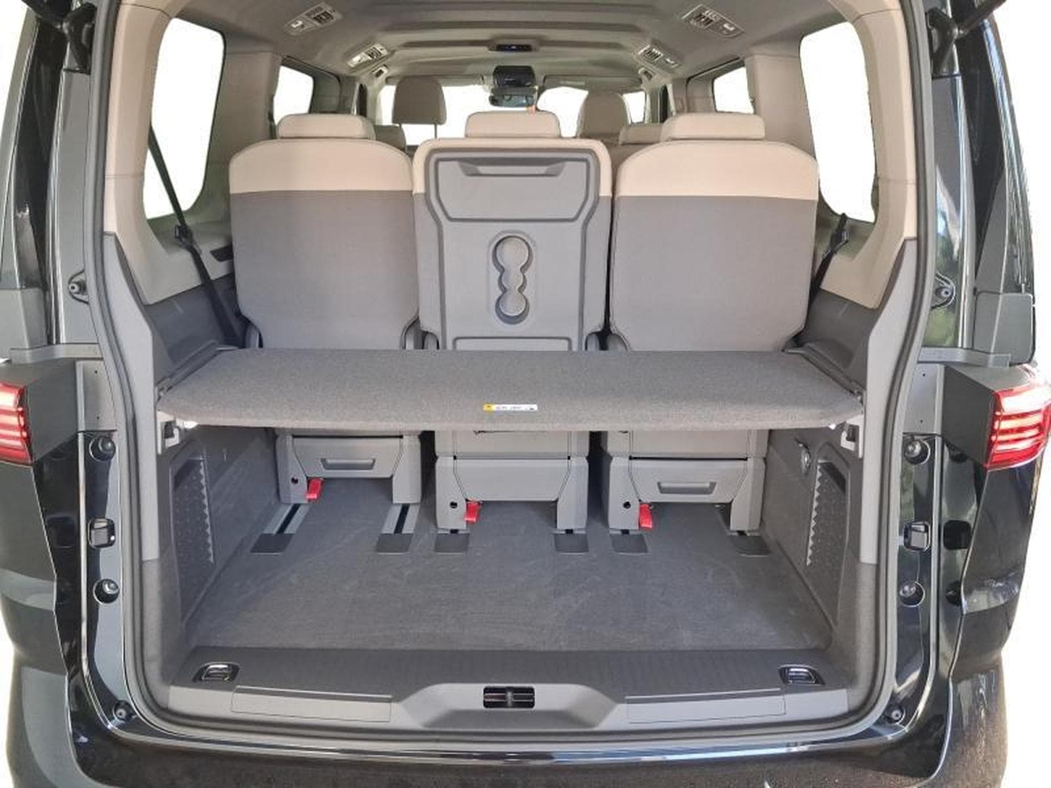 VW T7 Life LONG (2026) - Photo 9