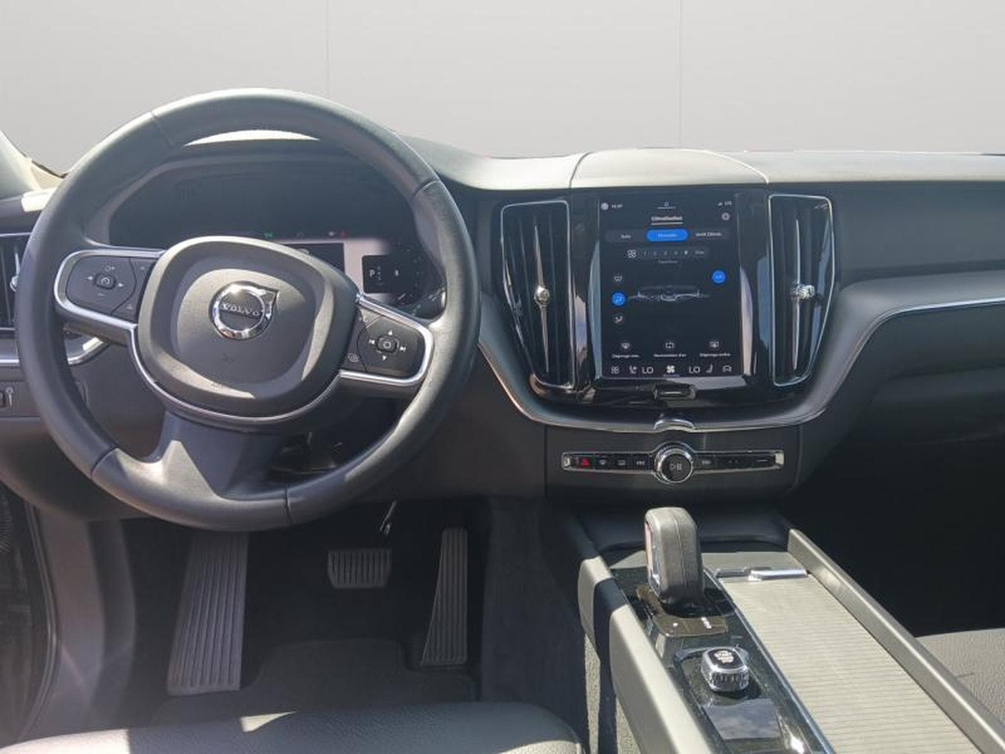 Volvo XC60 Core (2022) - Photo 10