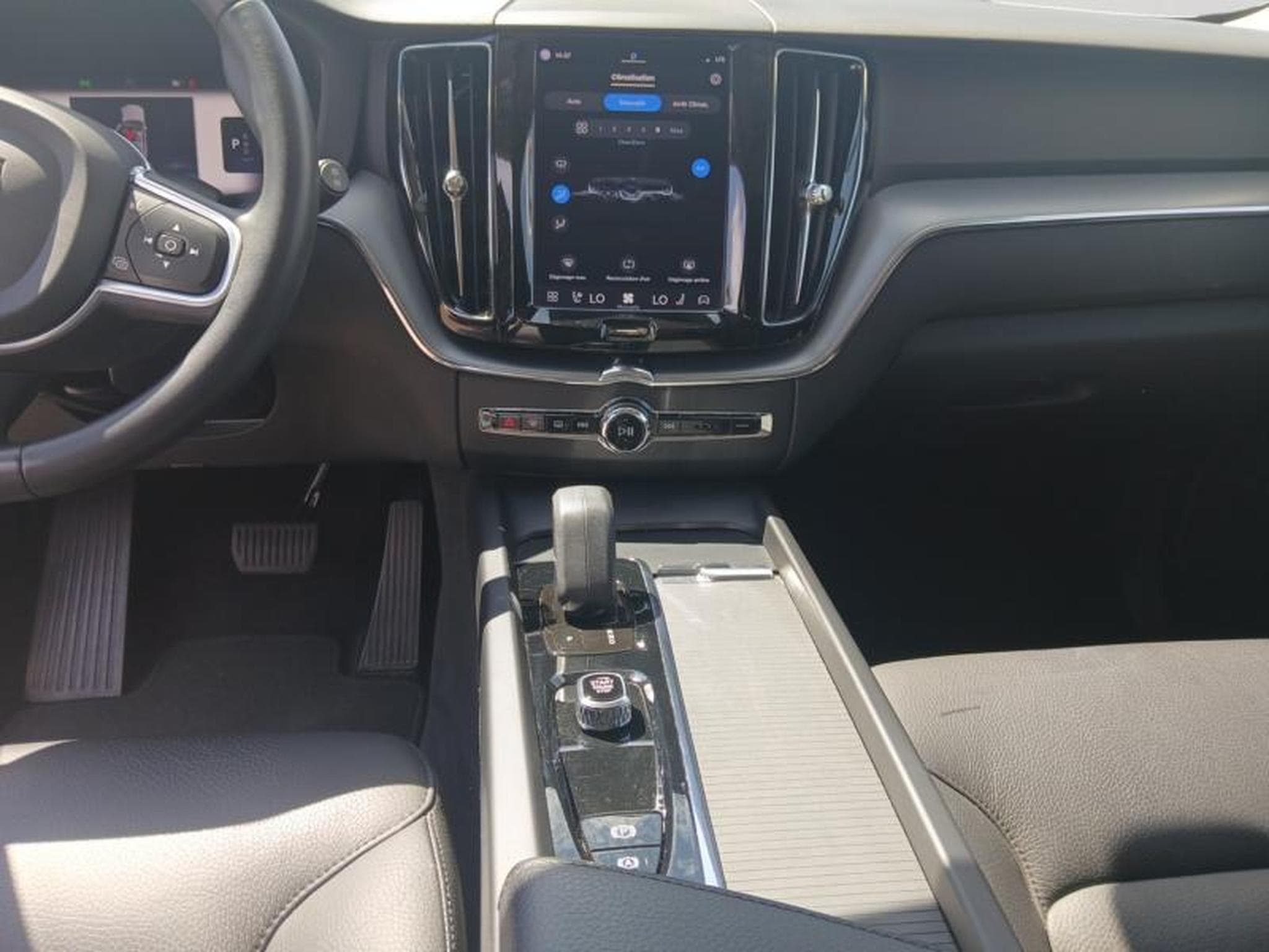 Volvo XC60 Core (2022) - Photo 11