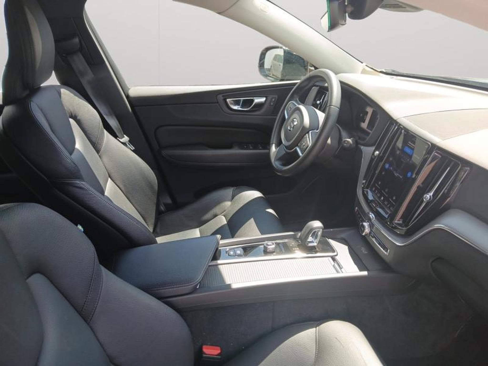 Volvo XC60 Core (2022) - Photo 15