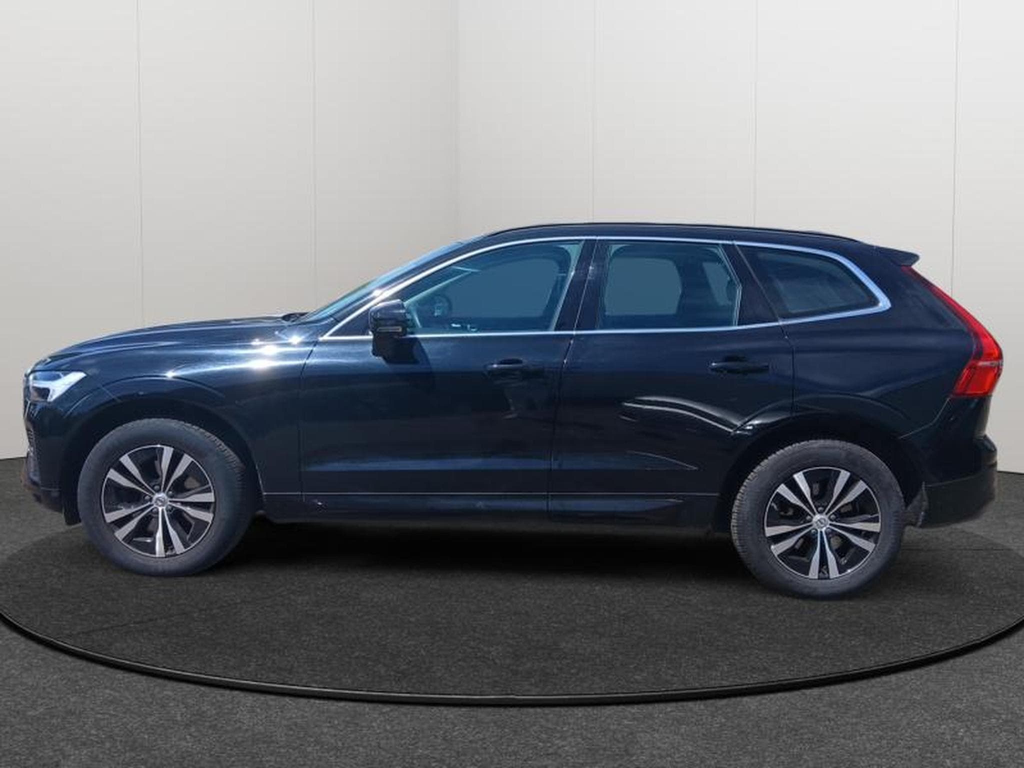 Volvo XC60 Core (2022) - Photo 2