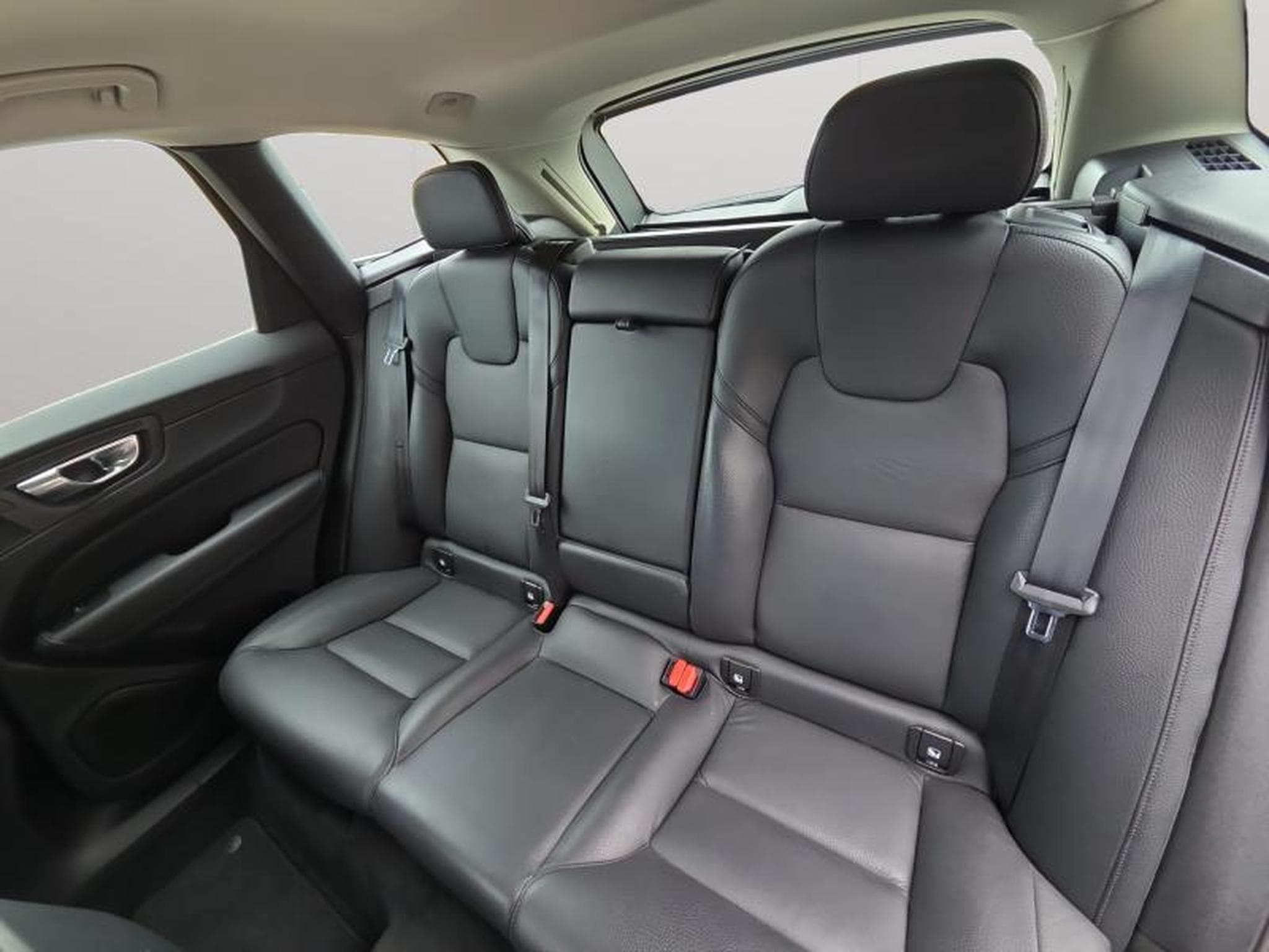 Volvo XC60 Core (2022) - Photo 33