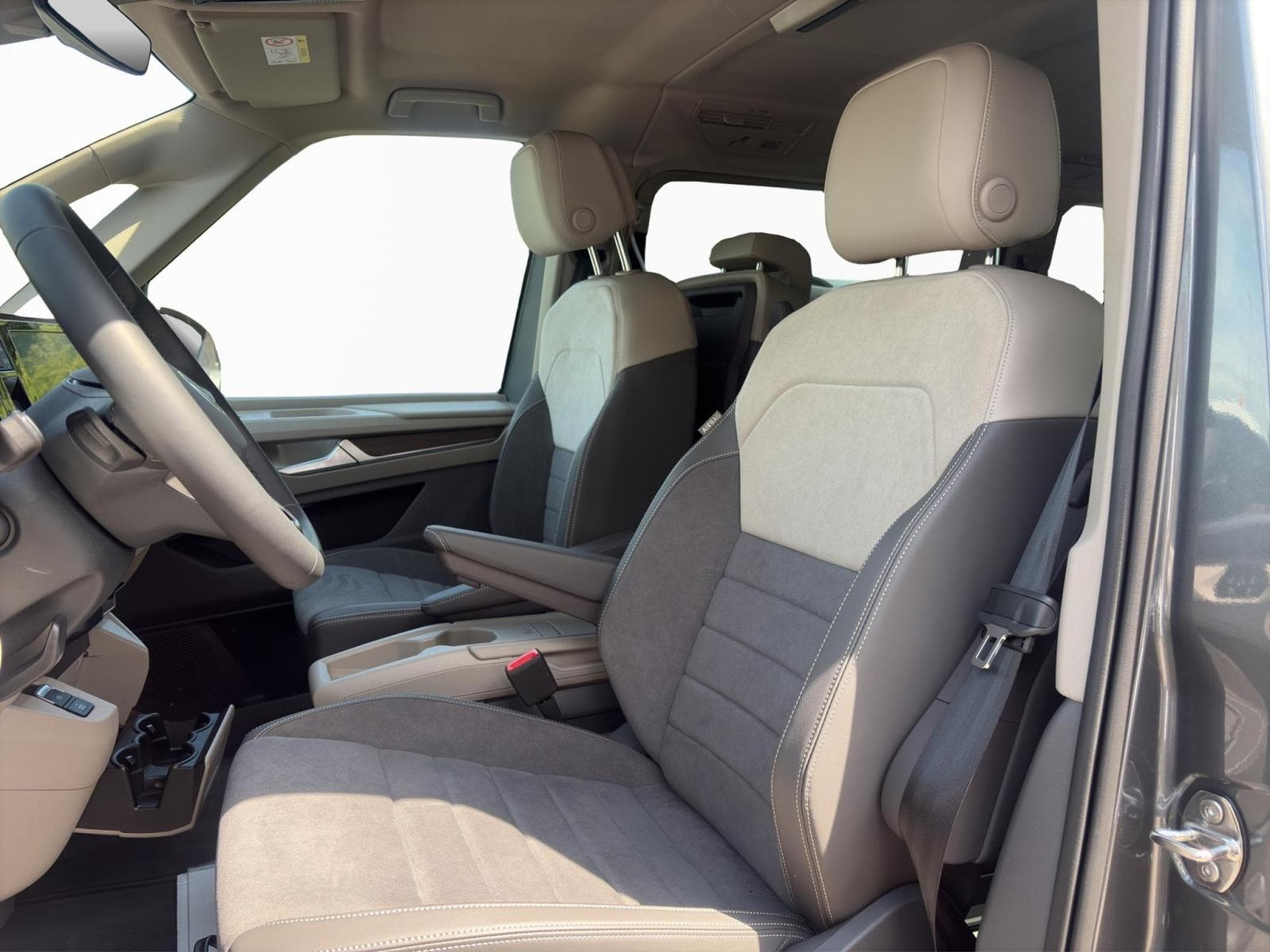 VW T7 Style (2026) - Photo 10