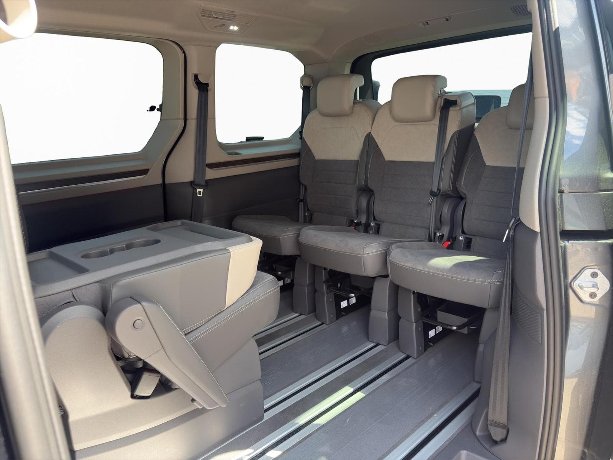 VW T7 Style (2026) - Photo 12