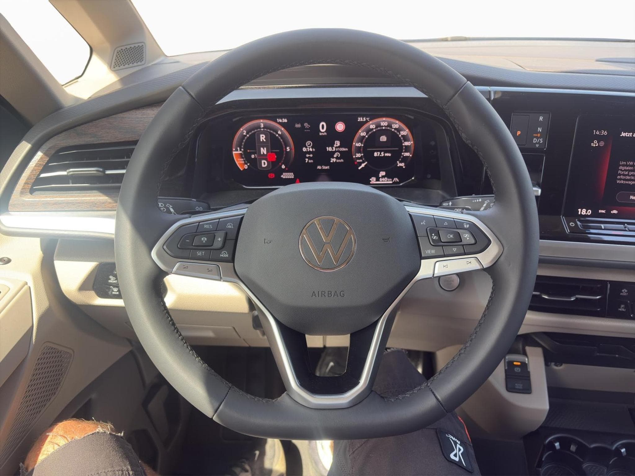 VW T7 Style (2026) - Photo 9