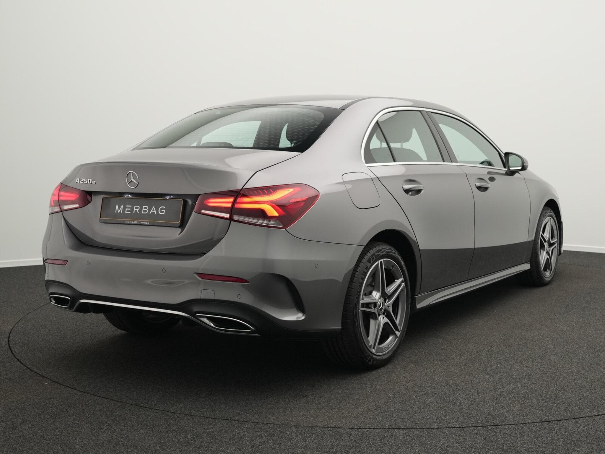 Mercedes A 250 e AMG-Line Lim LED+Kamera+18"+AHK (2022) - Photo 3