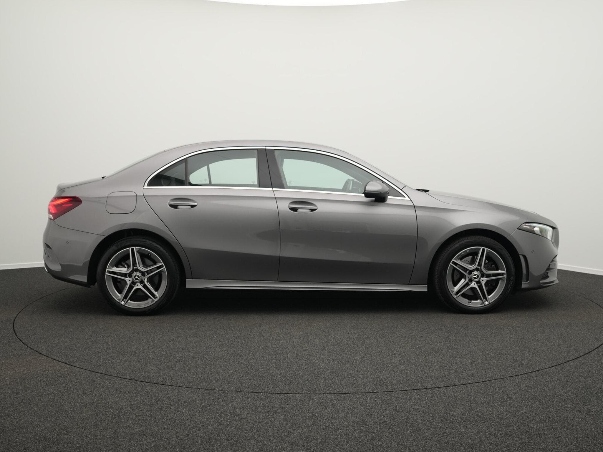 Mercedes A 250 e AMG-Line Lim LED+Kamera+18"+AHK (2022) - Photo 5