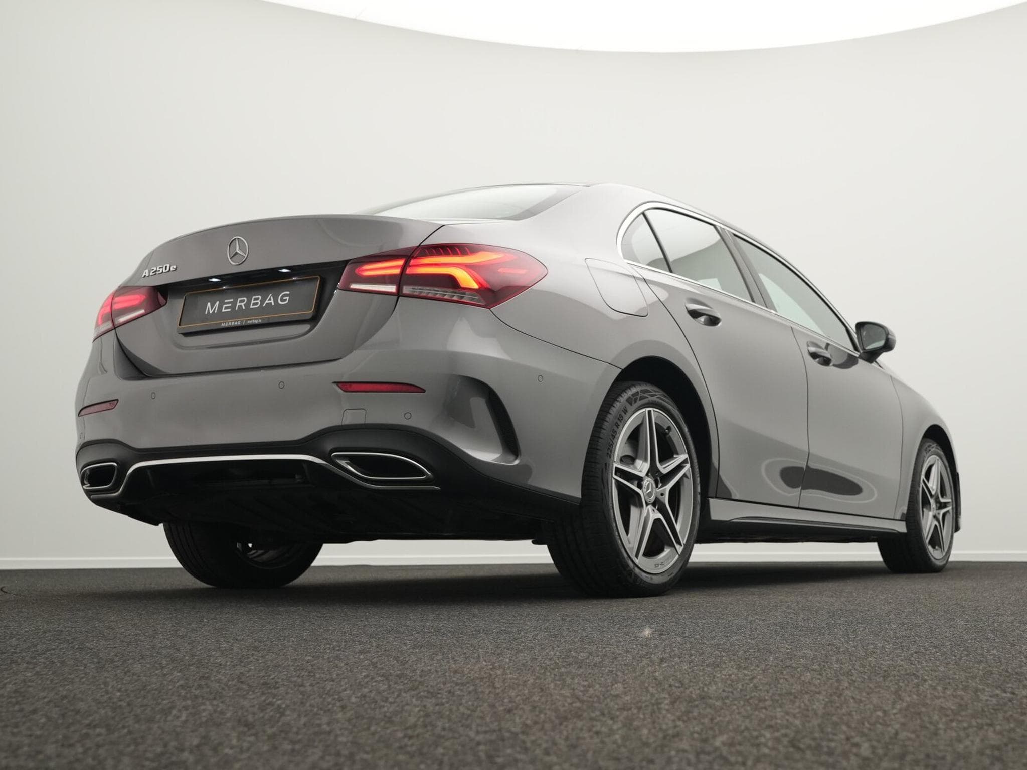 Mercedes A 250 e AMG-Line Lim LED+Kamera+18"+AHK (2022) - Photo 9