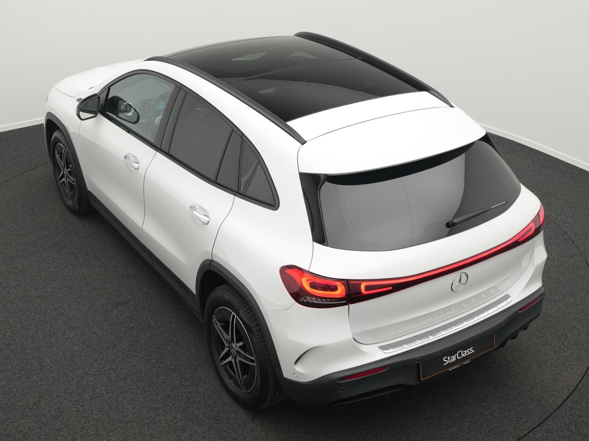 Mercedes EQA 4M AMG-Line LED+Pano+Keyless+Night+18" (2022) - Photo 11