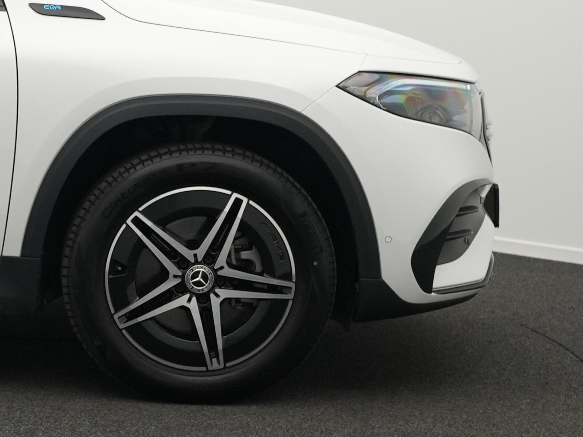 Mercedes EQA 4M AMG-Line LED+Pano+Keyless+Night+18" (2022) - Photo 6