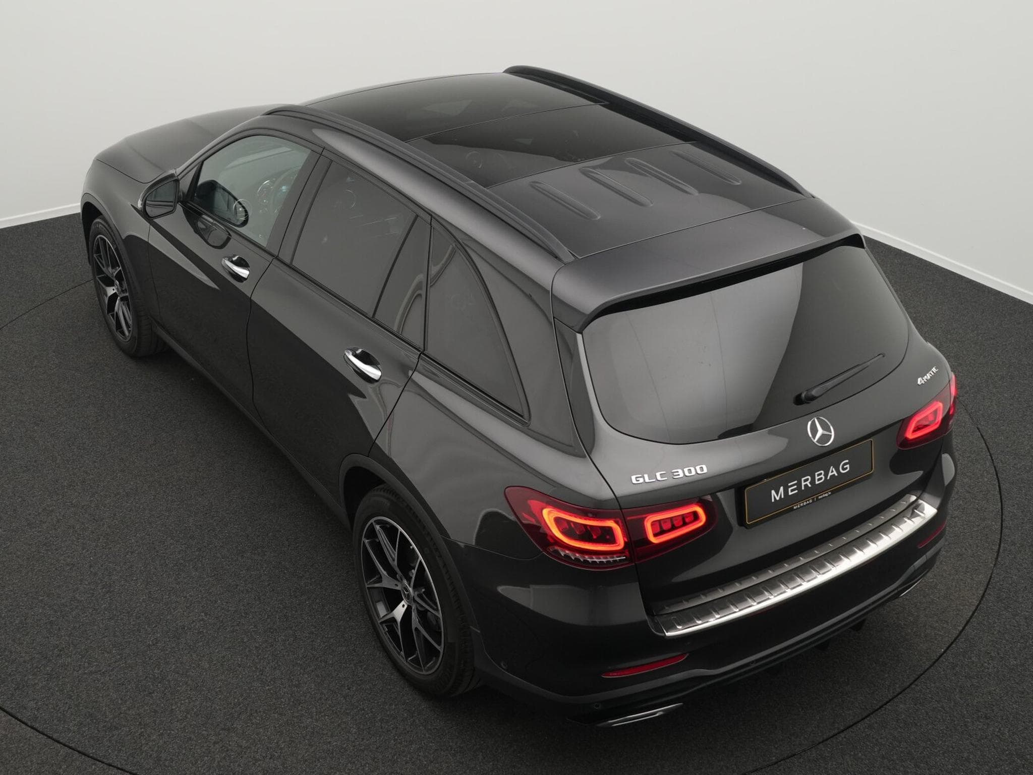 Mercedes GLC 300 4MATIC (2020) - Photo 11