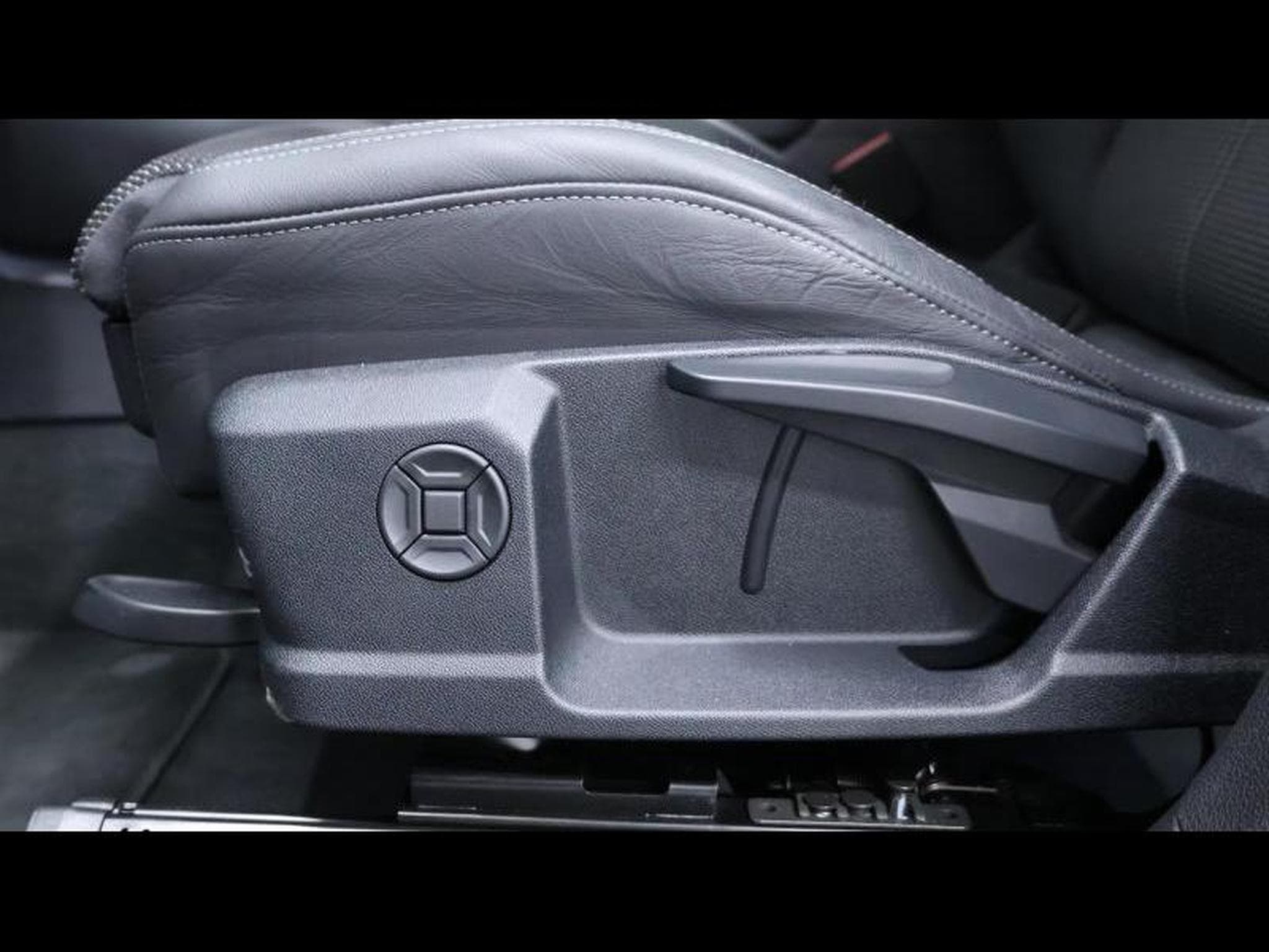 Audi Q3 35 TDI S-Line S-Tronic (2025) - Photo 25