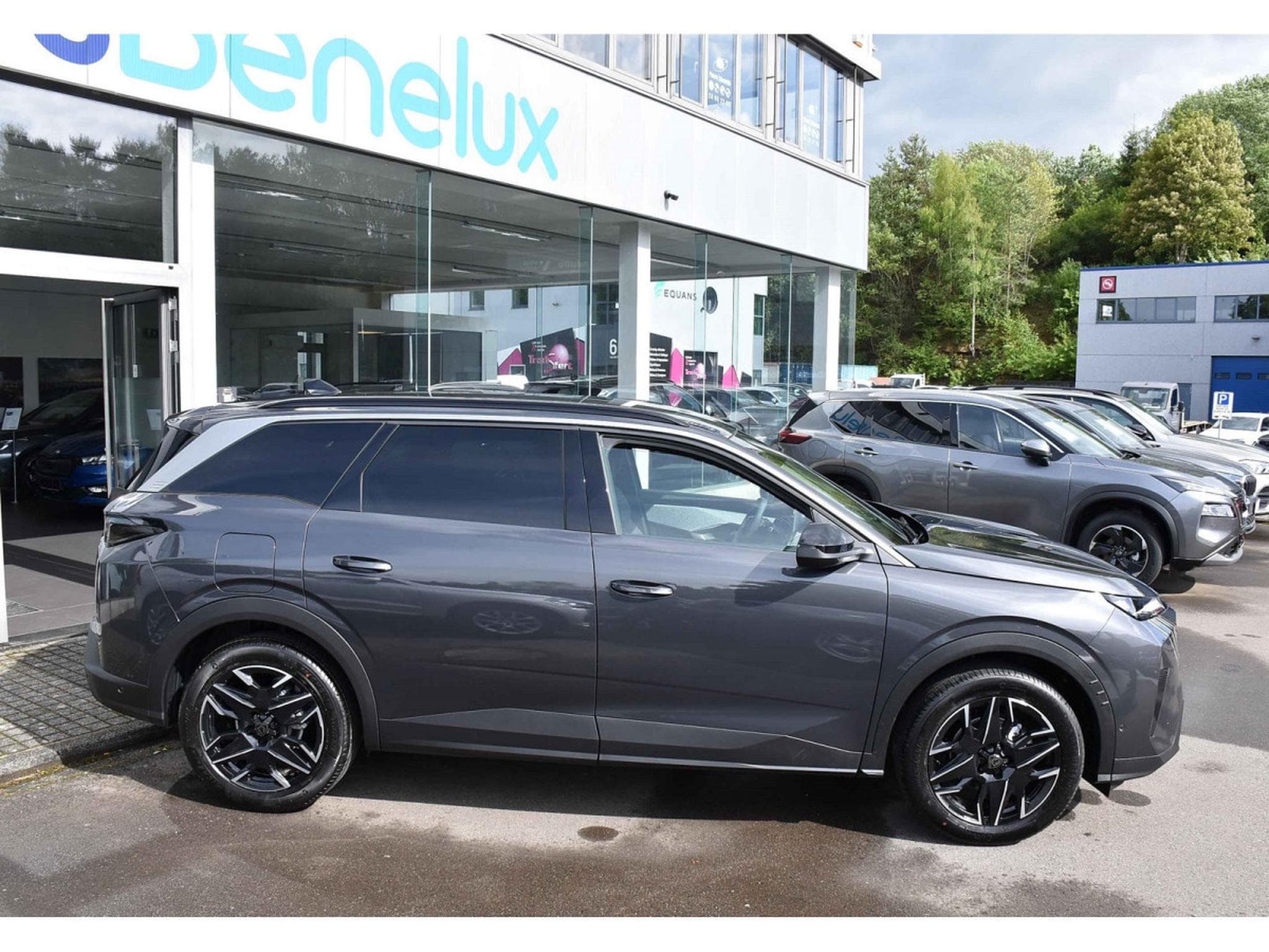 Peugeot 5008 Hybrid 145 Allure e-DCS6 ACC CAM360 JA19 NEUF (2026) - Photo 3