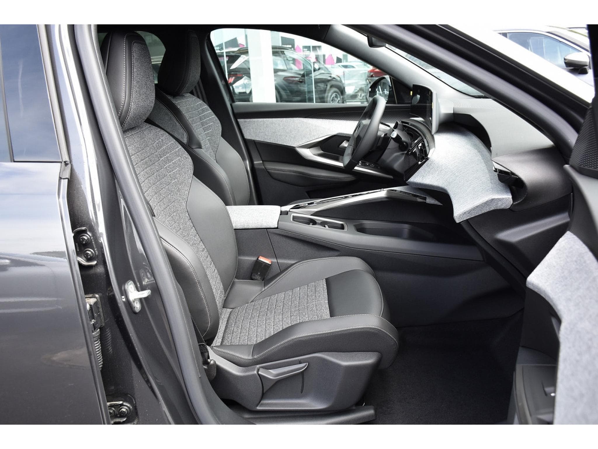 Peugeot 5008 Hybrid 145 Allure e-DCS6 ACC CAM360 JA19 NEUF (2026) - Photo 7