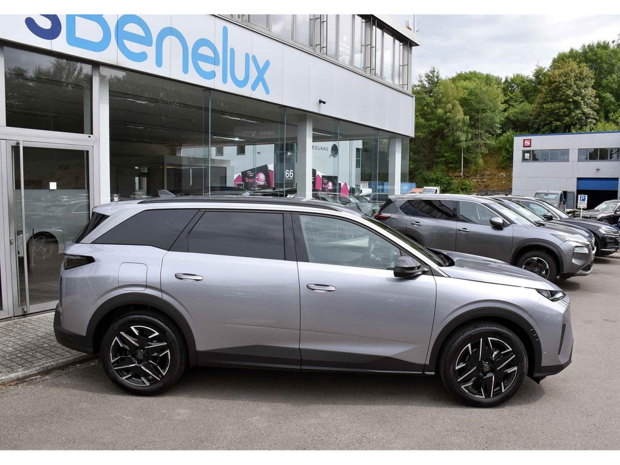 Peugeot 5008 Hybrid 145 Allure e-DCS6 ACC CAM360 JA19 NEUF (2026) - Photo 3