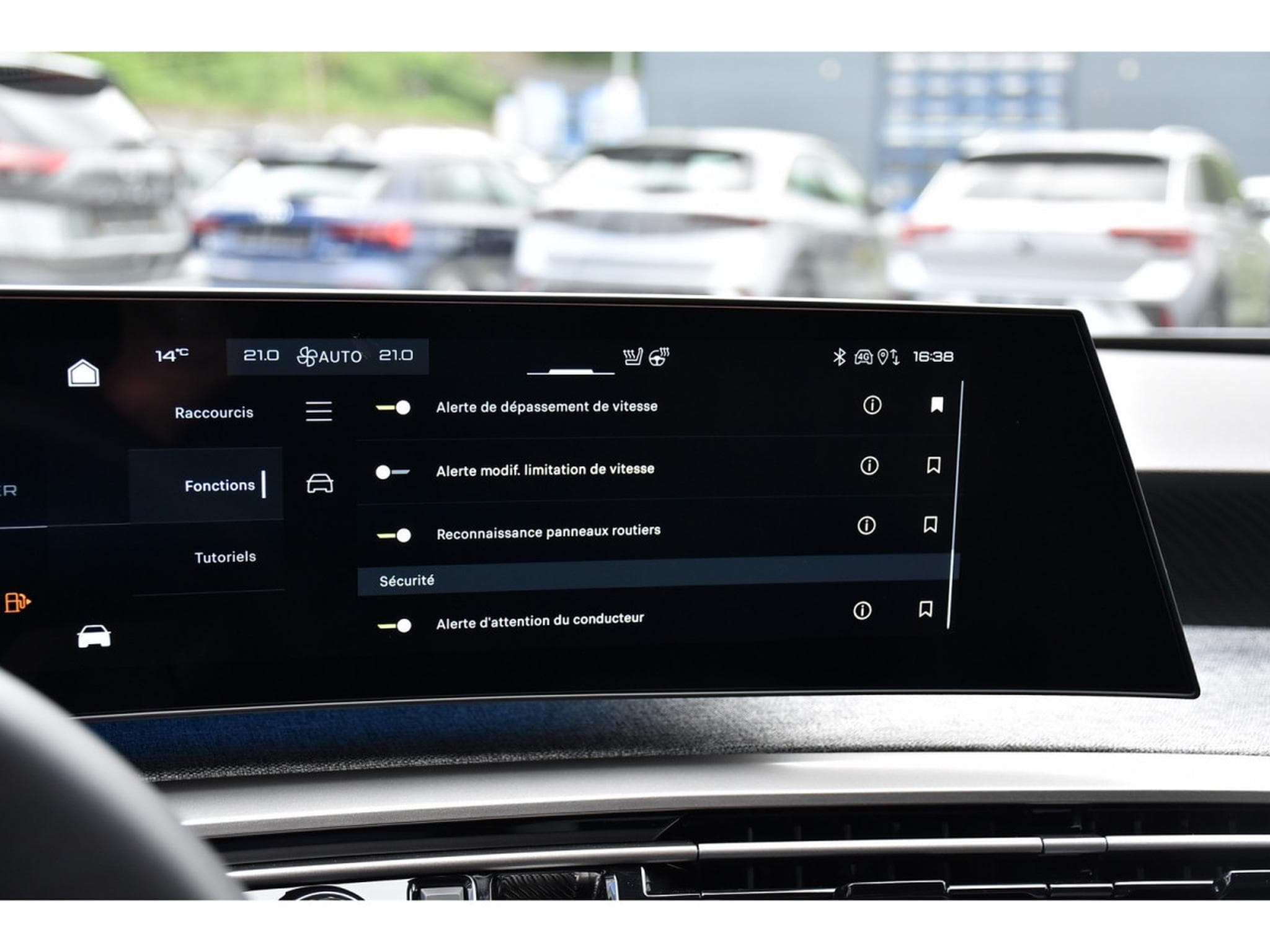 Peugeot 5008 Hybrid 145 Allure e-DCS ACC SG CHFF CAM360 NEUF (2026) - Photo 14