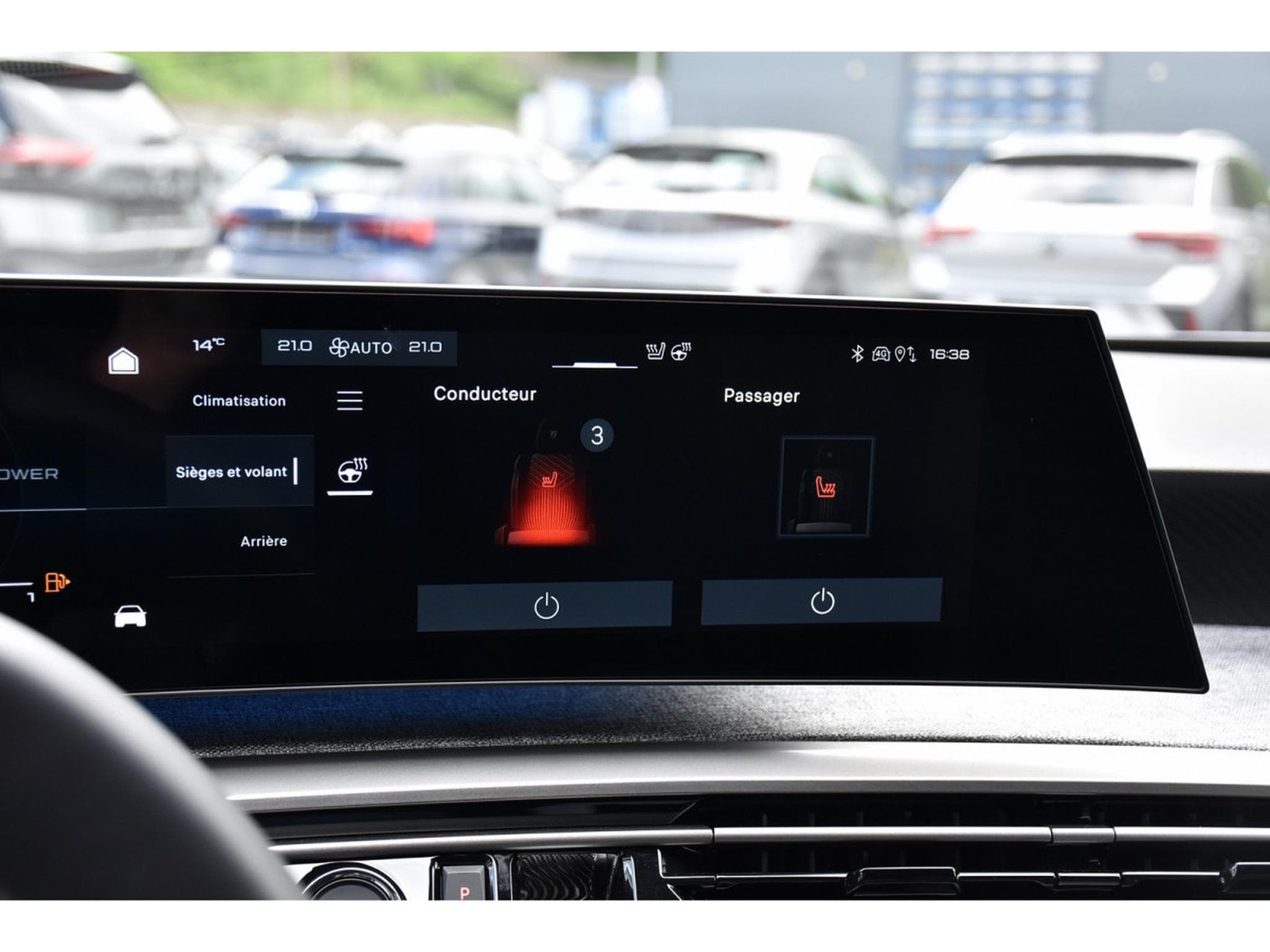 Peugeot 5008 Hybrid 145 Allure e-DCS ACC SG CHFF CAM360 NEUF (2026) - Photo 17