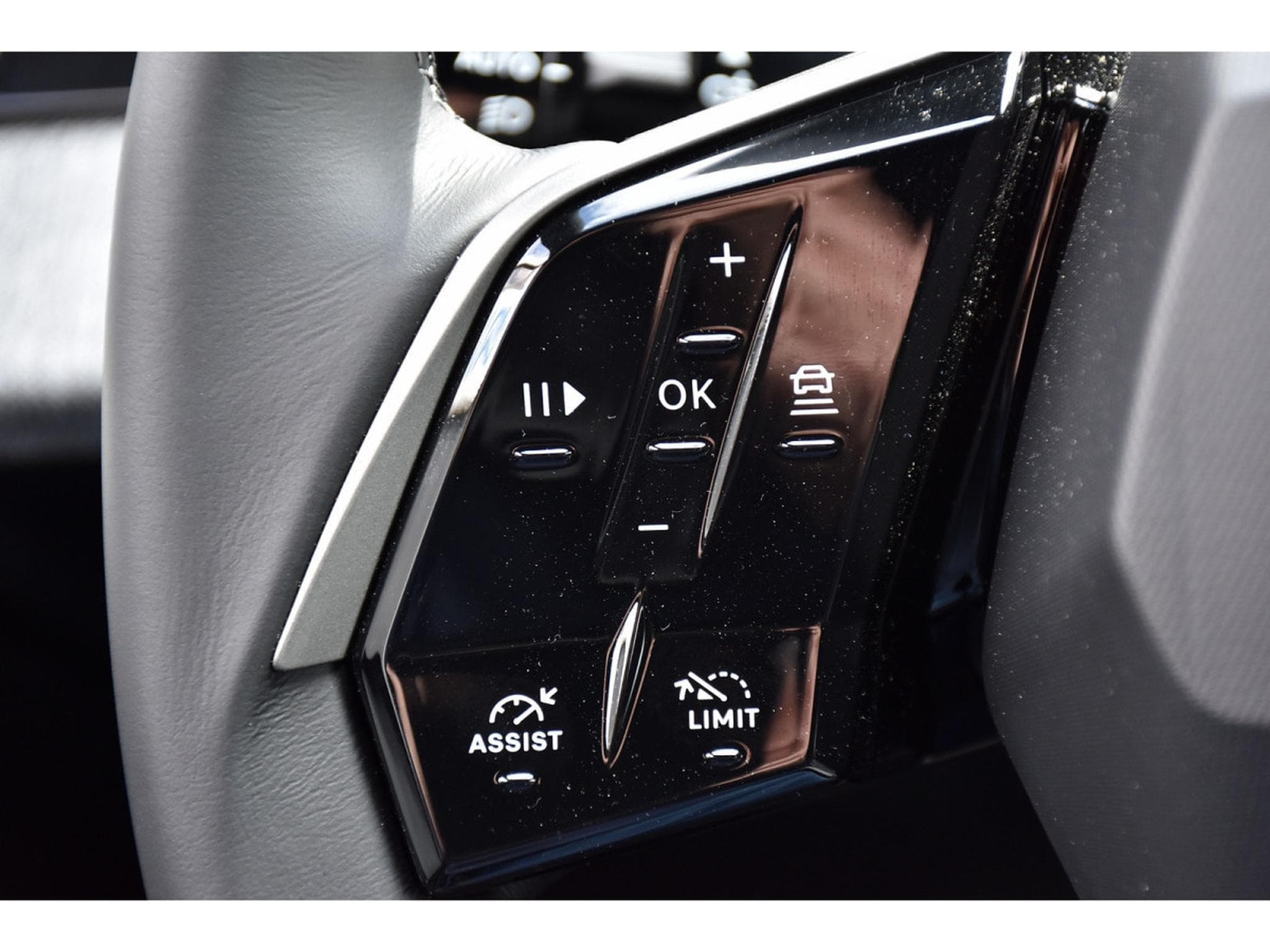 Peugeot 5008 Hybrid 145 Allure e-DCS ACC SG CHFF CAM360 NEUF (2026) - Photo 20
