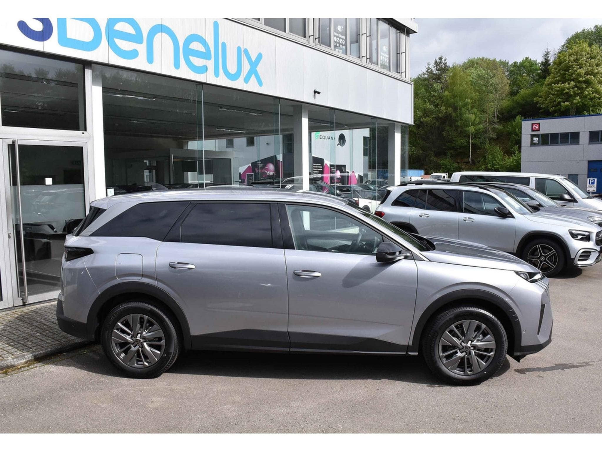 Peugeot 5008 Hybrid 145 Allure e-DCS ACC SG CHFF CAM360 NEUF (2026) - Photo 3