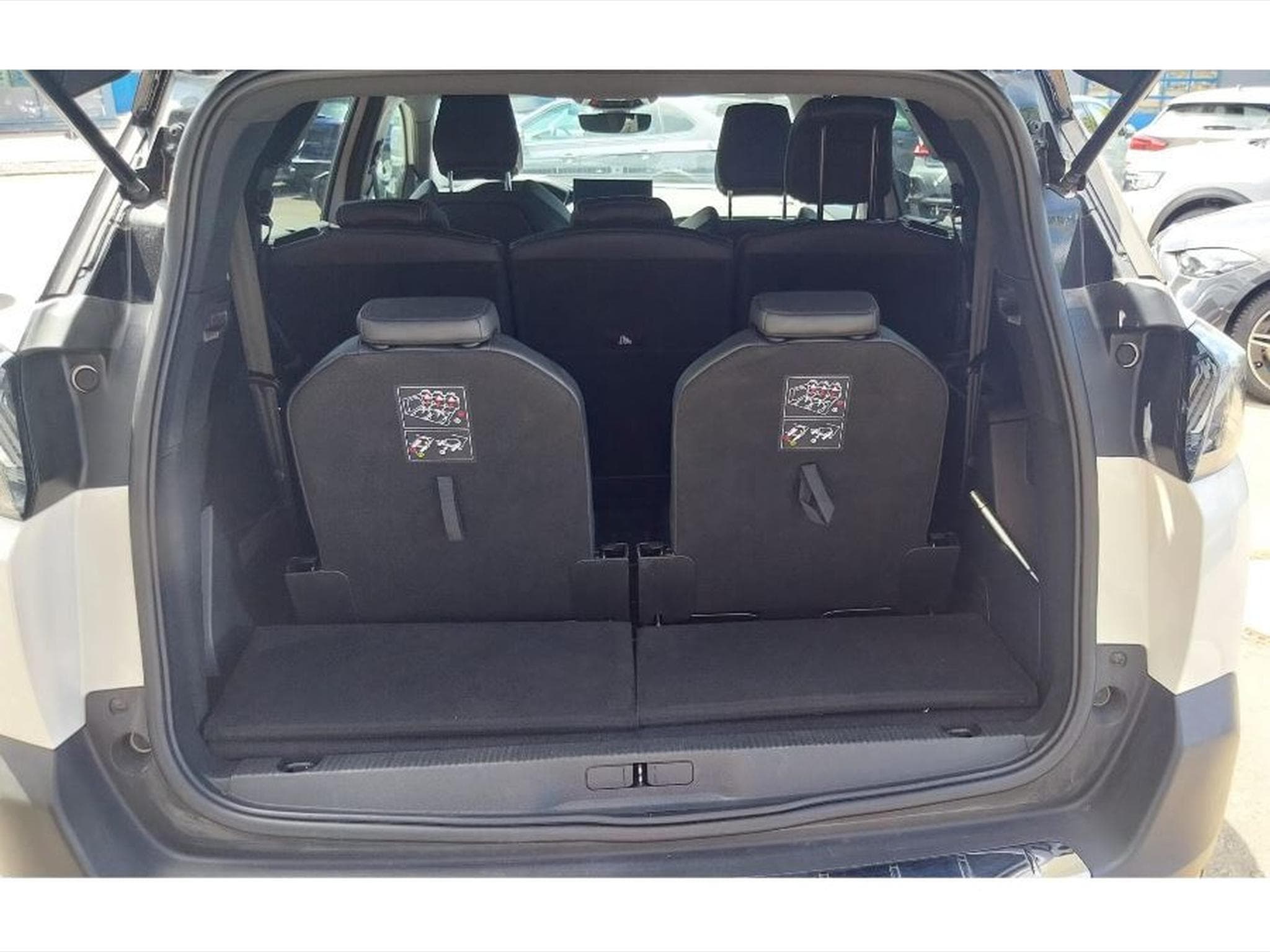 Peugeot 5008 1.2 puretech 131 GT-LINE EAT8 (2024) - Photo 11