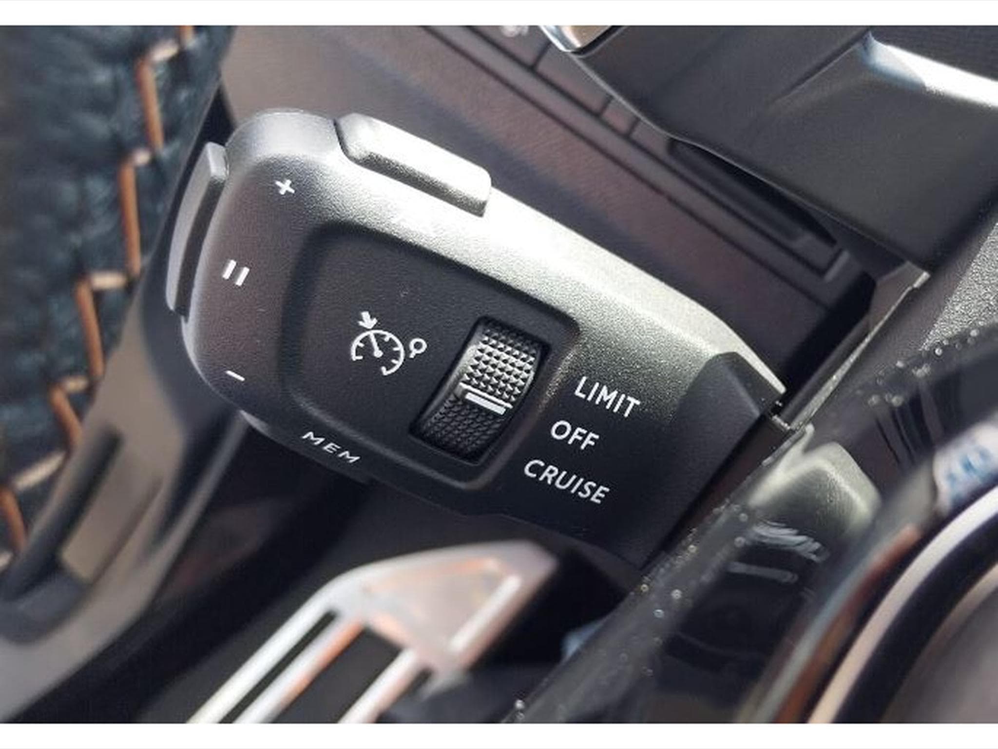 Peugeot 5008 1.2 puretech 131 GT-LINE EAT8 (2024) - Photo 12