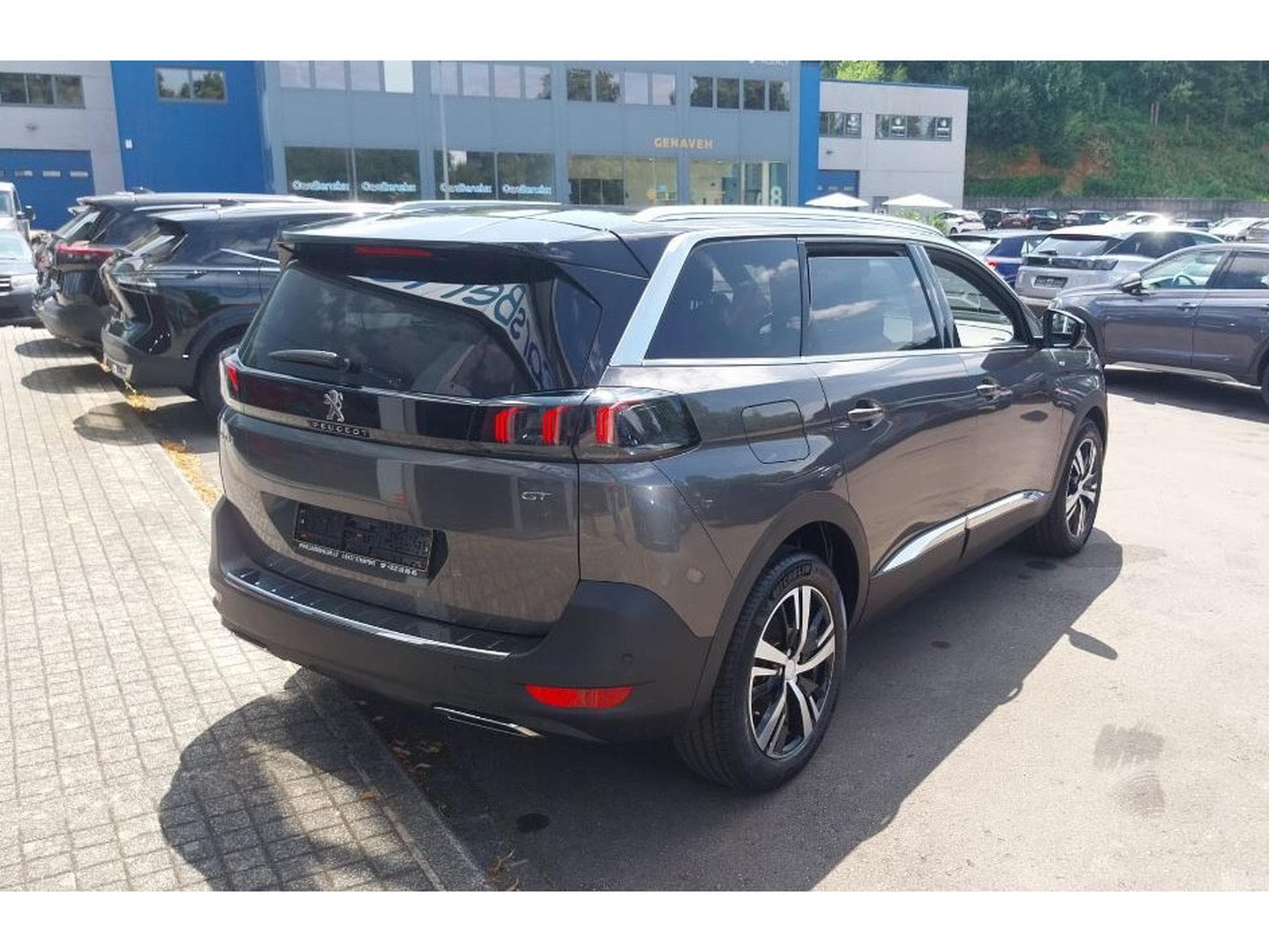 Peugeot 5008 1.2 puretech 131GT-LINE EAT8 (2024) - Photo 3