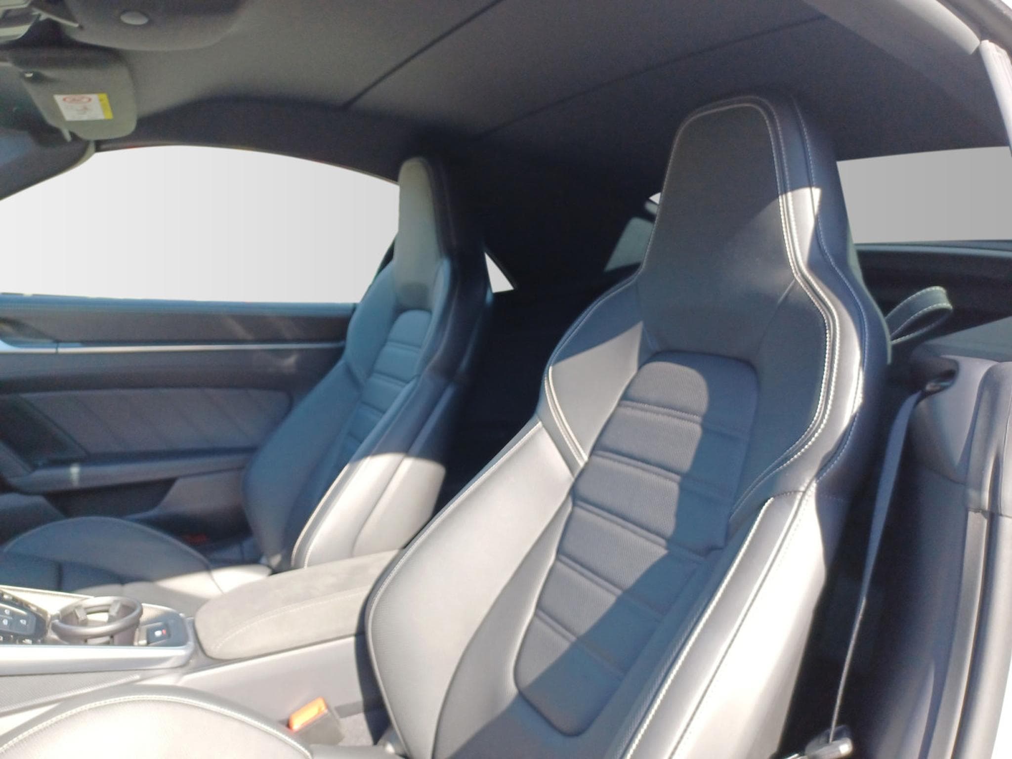 Porsche 911 Turbo S Cabriolet (2023) - Photo 10