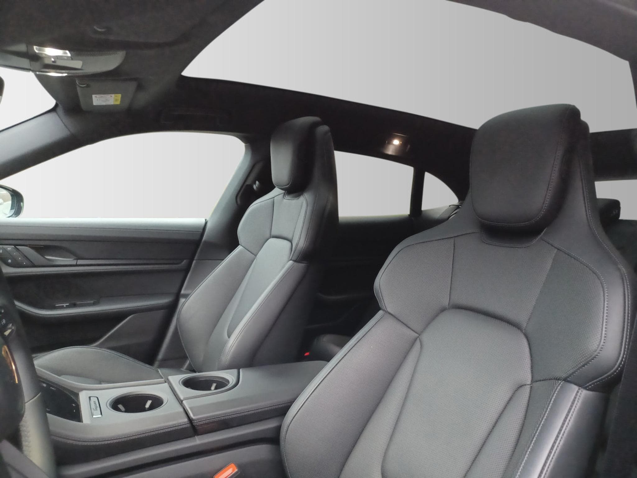 Porsche Taycan Sport Turismo (2022) - Photo 7