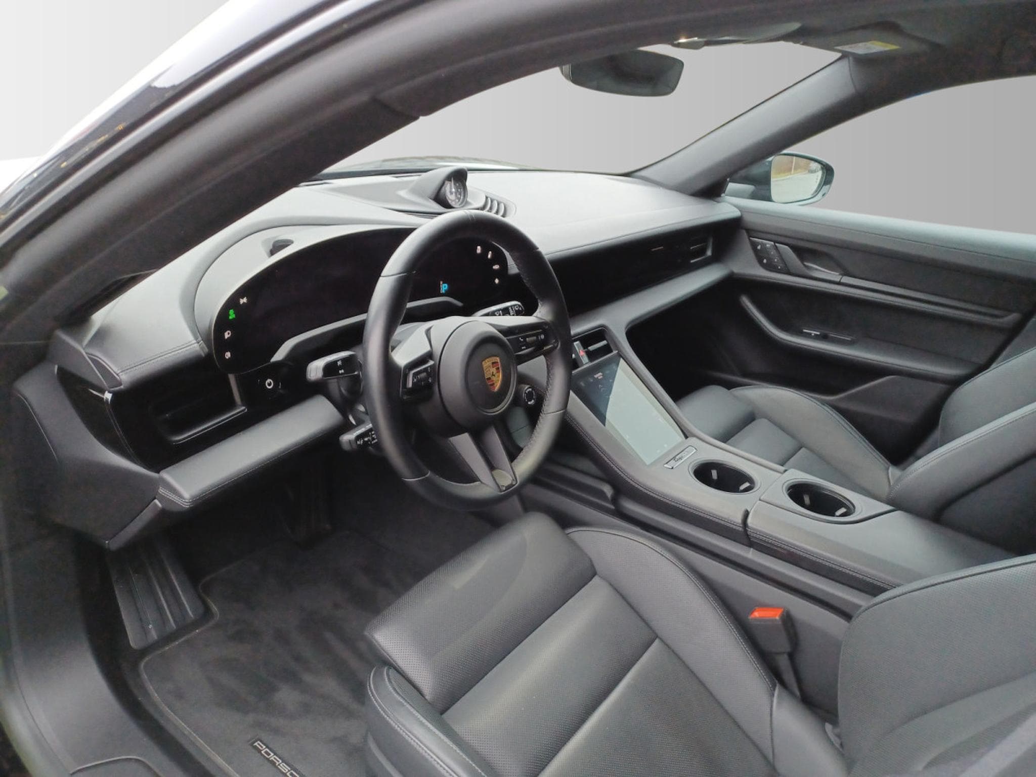 Porsche Taycan Sport Turismo (2022) - Photo 8