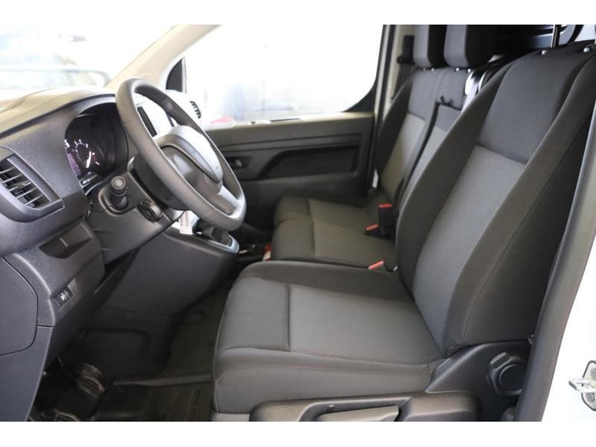 Peugeot Expert IV Premium (2024) - Photo 8