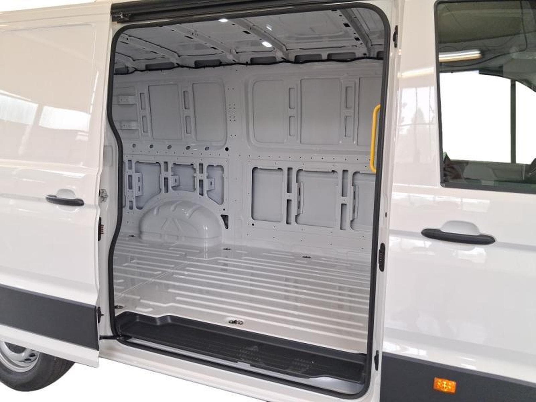 VW Crafter 35 L3H2 (2025) - Photo 14