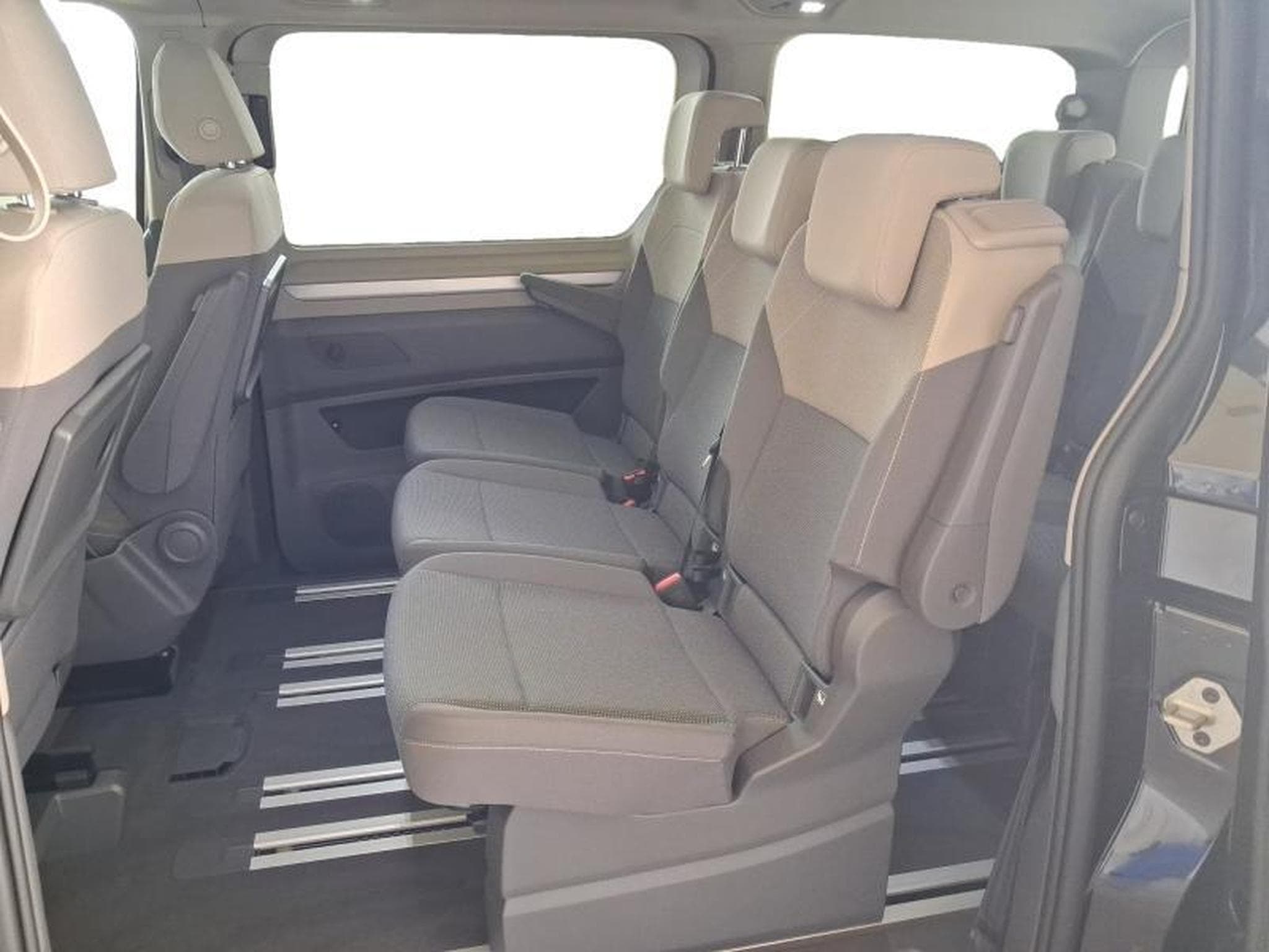 VW T7 Life LONG (2026) - Photo 13