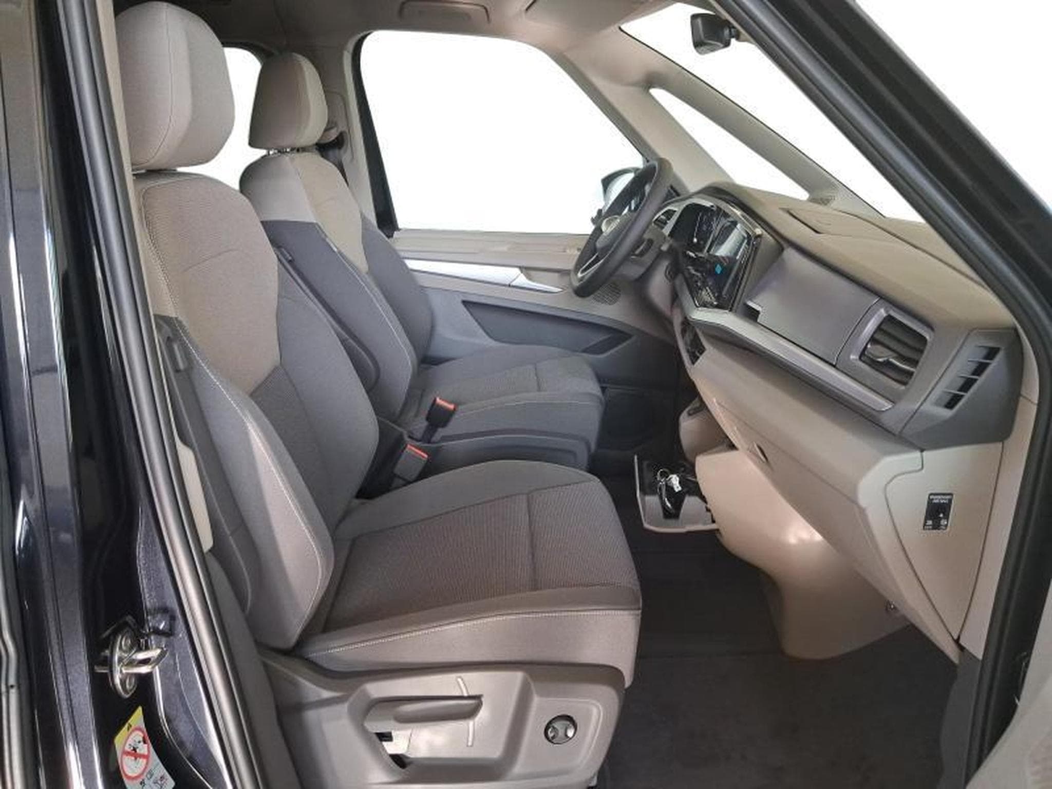 VW T7 Life LONG (2026) - Photo 14