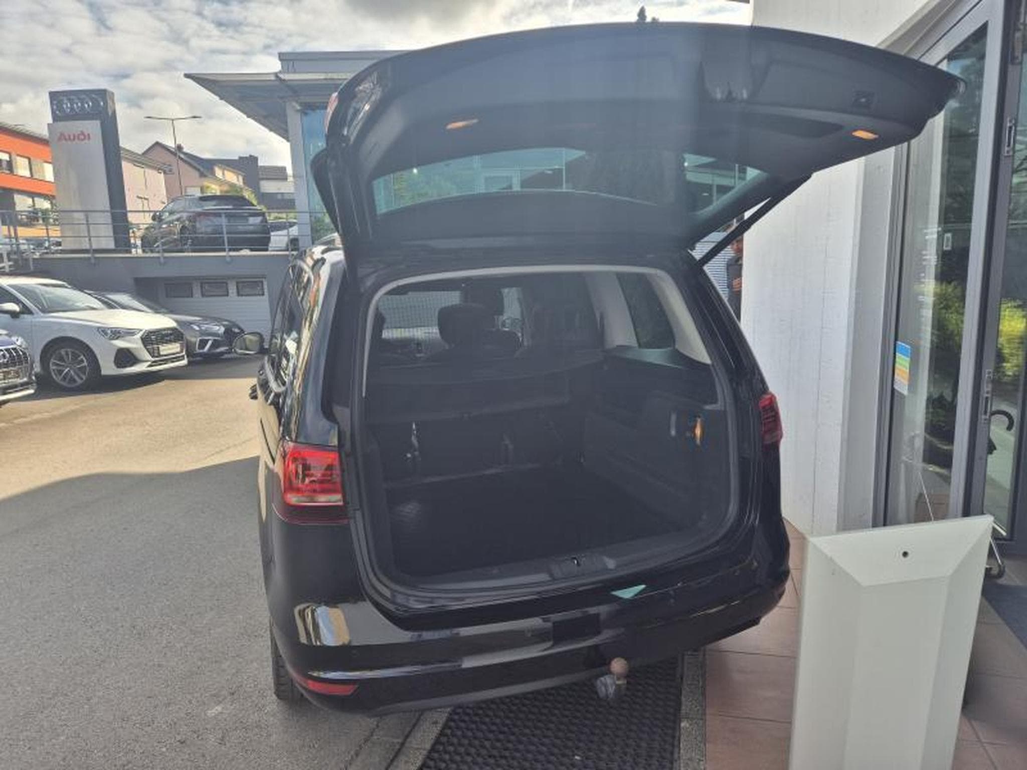 VW Sharan Highline (2017) - Photo 10