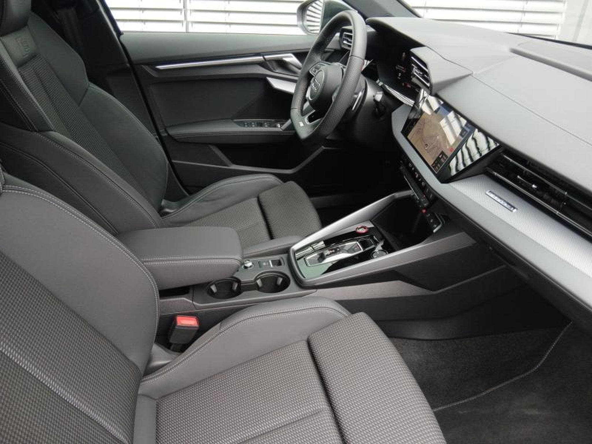 Audi S3 Sportback TFSI quattro s-tronic (2025) - Photo 10