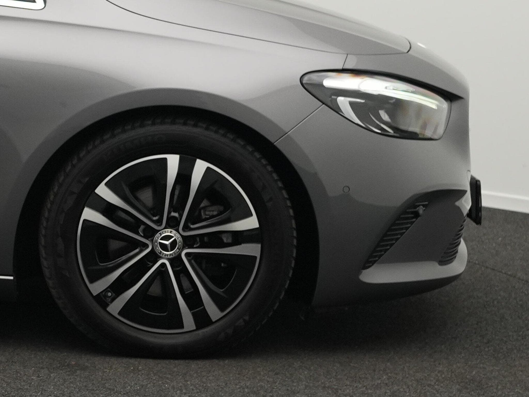 Mercedes B 180 d LED+Kamera+Apple+MBUX (2025) - Photo 6