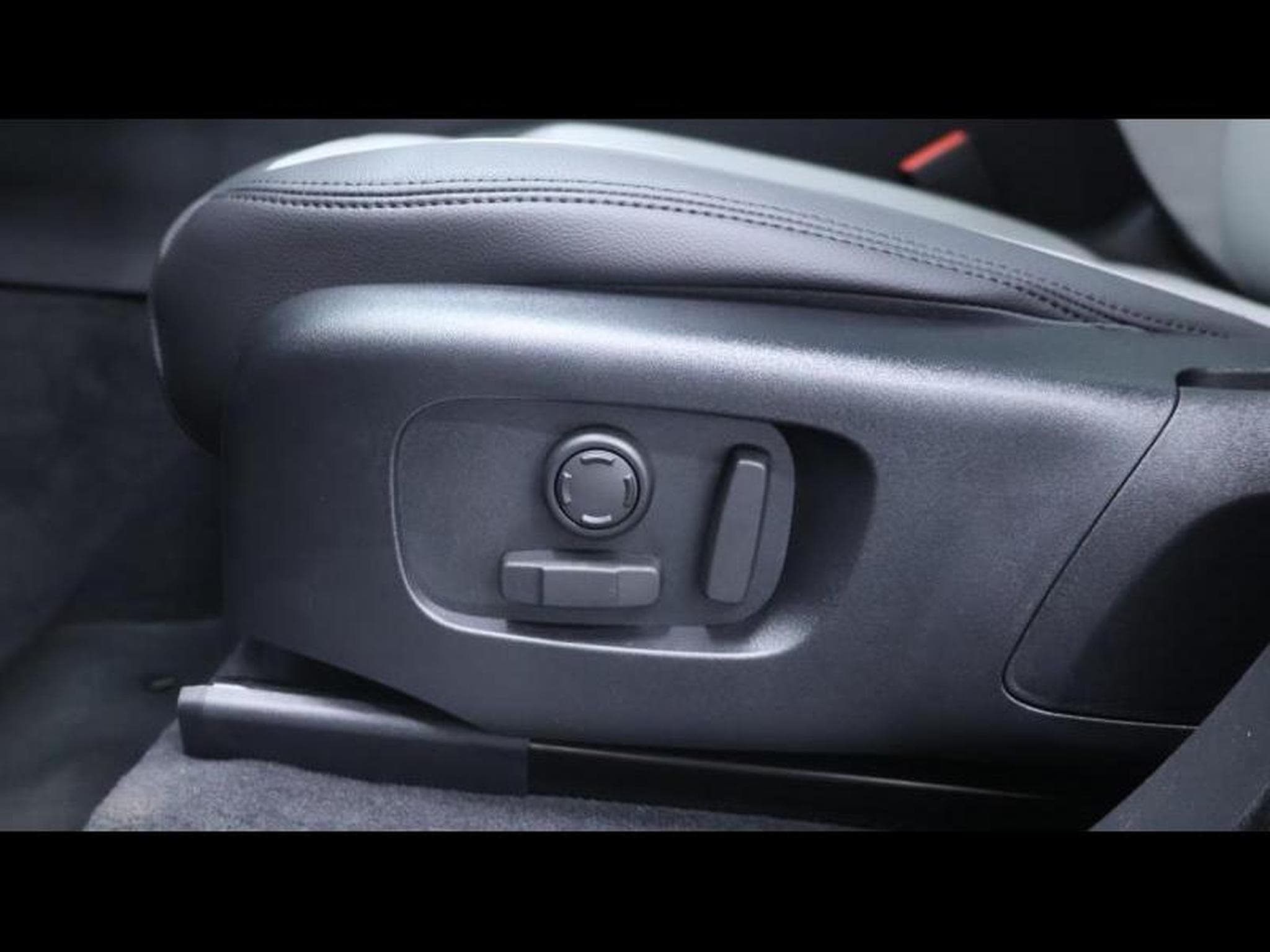 Land-Rover Range Rover Velar D200 Dynamic SE AWD Auto (2026) - Photo 25
