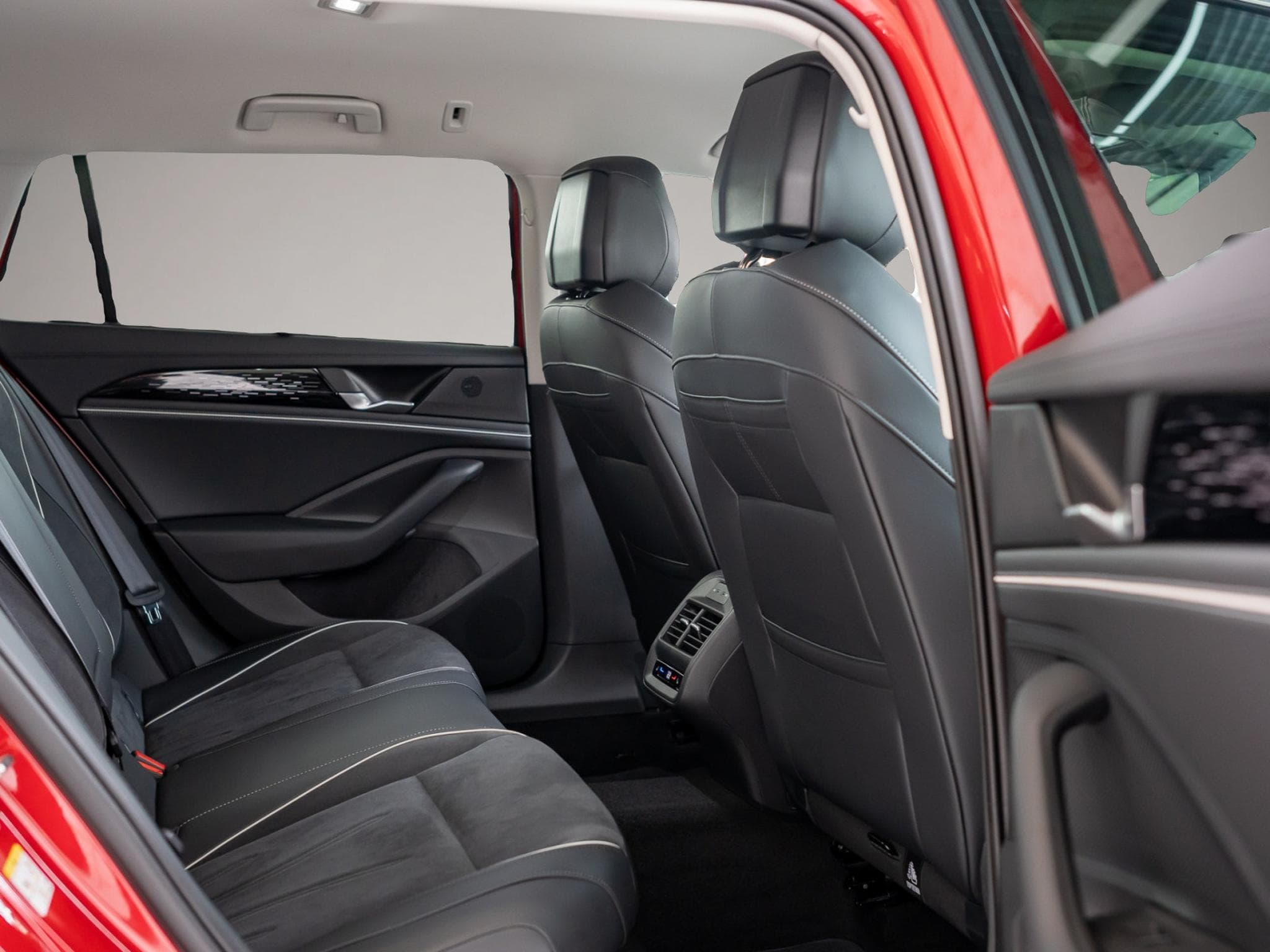 VW Passat (2025) - Photo 4
