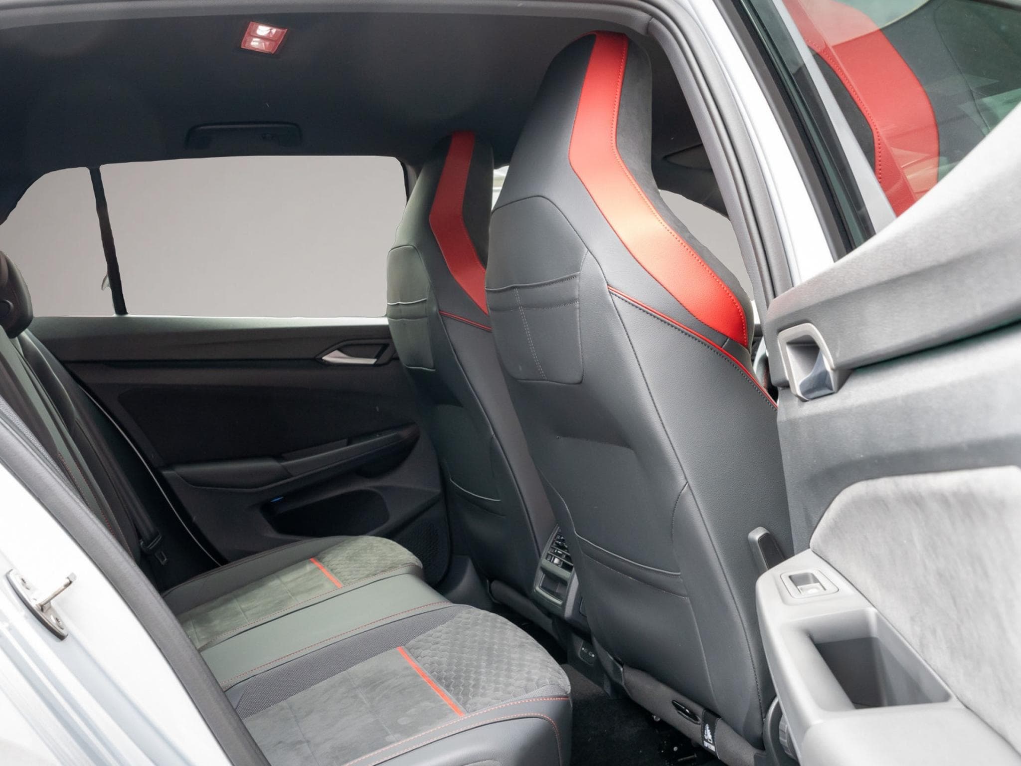 VW Golf (2024) - Photo 4