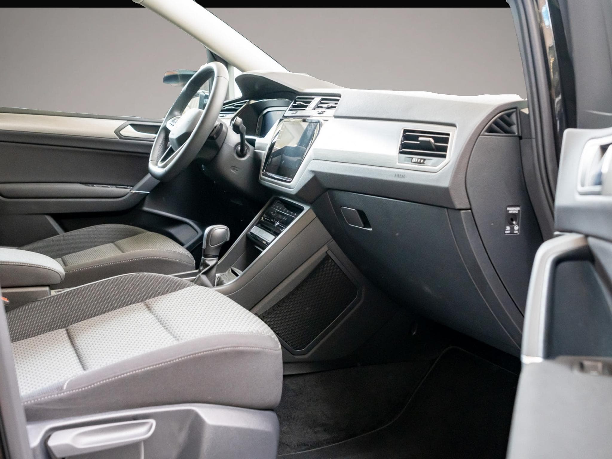 VW Touran (2025) - Photo 1
