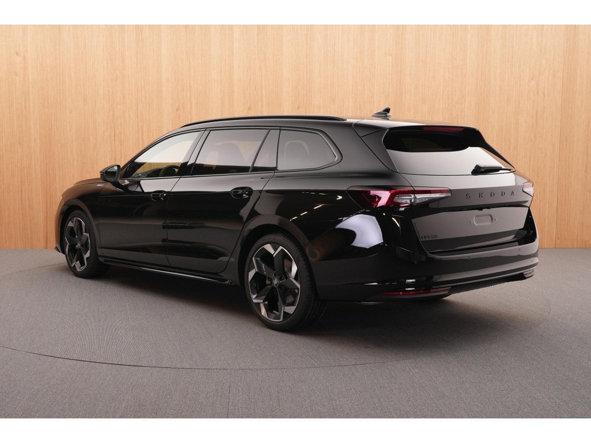 Skoda Superb Combi Sportline 2.0 TDI 4x4 DSG7 142 kW-193CV - Garantie 5 a (2025) - Photo 6