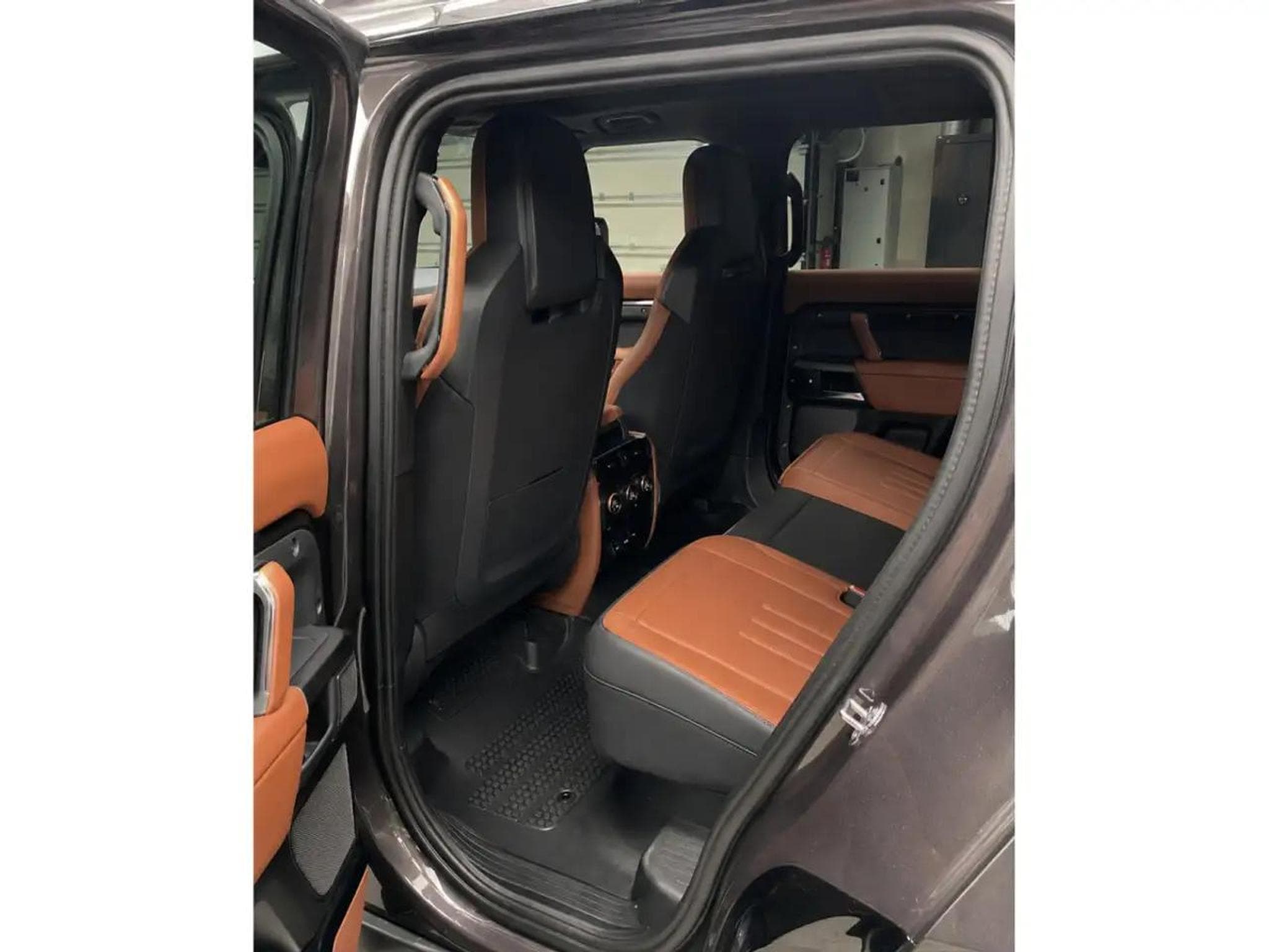 Land-Rover Defender (2026) - Photo 15