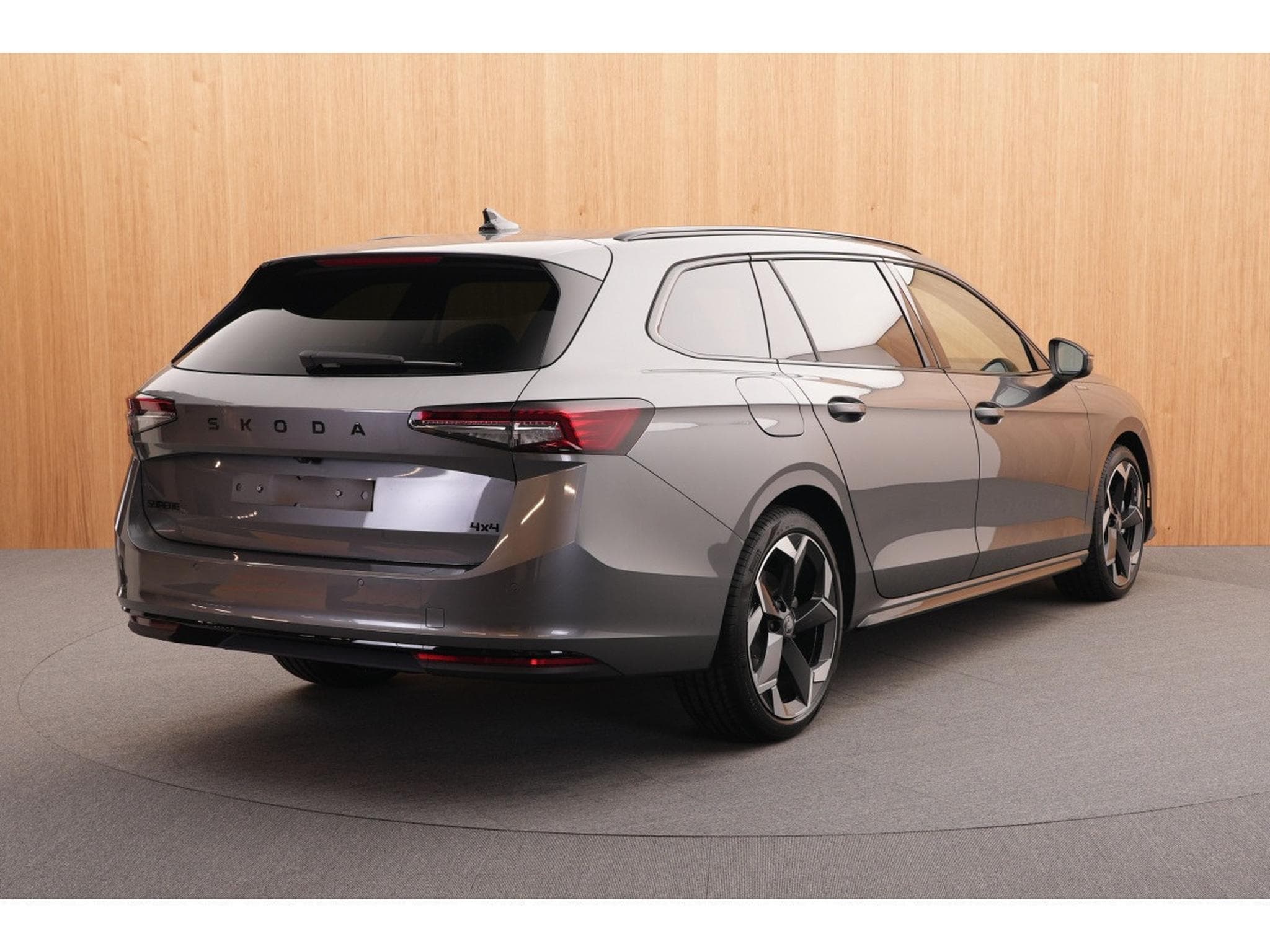 Skoda Superb Combi Sportline 2.0 TDI DSG7 110kW-150CV - DCC+ - Attelage - (2025) - Photo 6