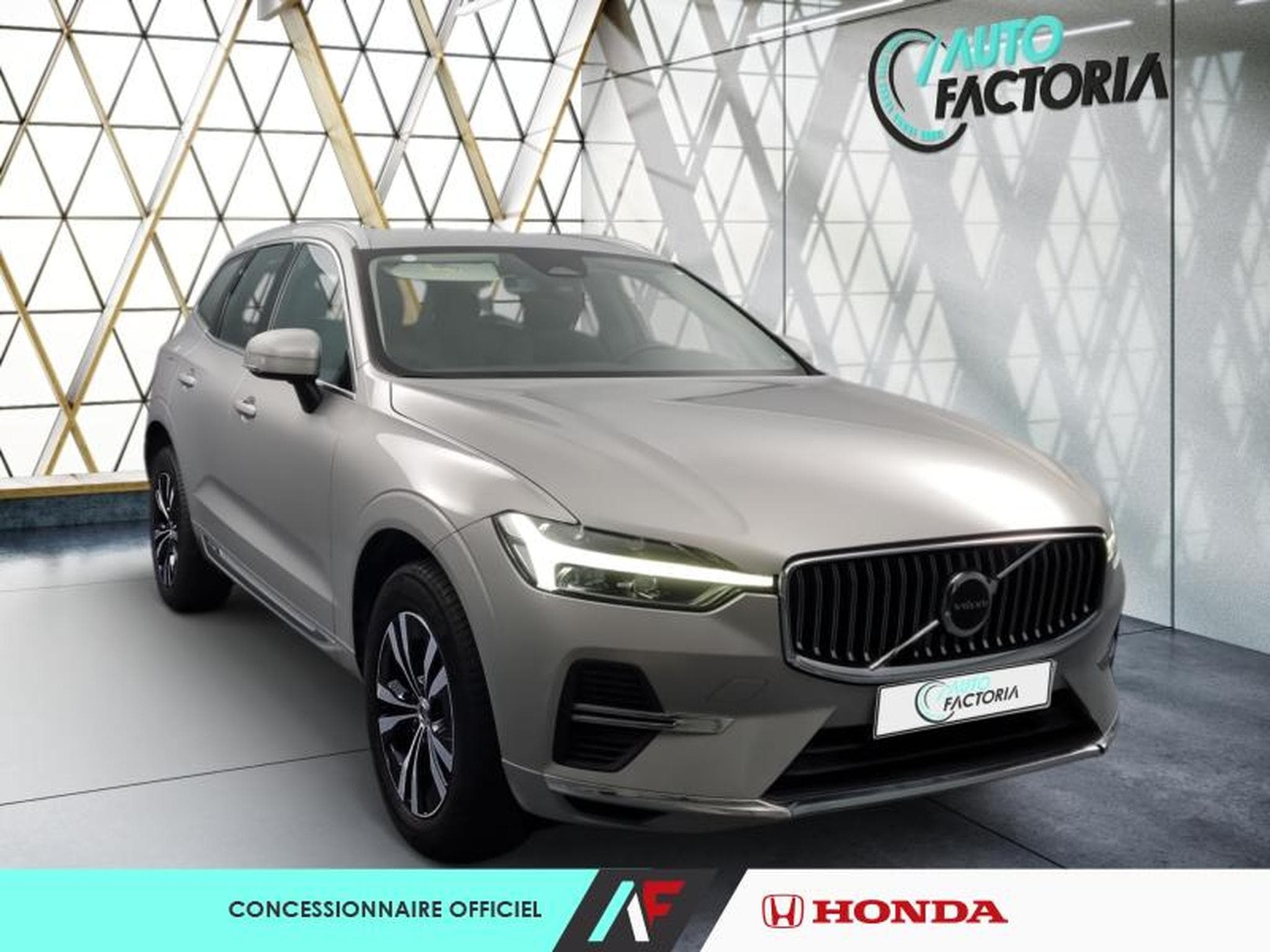 Volvo XC60 -50% T6 Hybride Rechargeable 253 + 145ch 8 AWD Core Bright (2024) - Photo 5