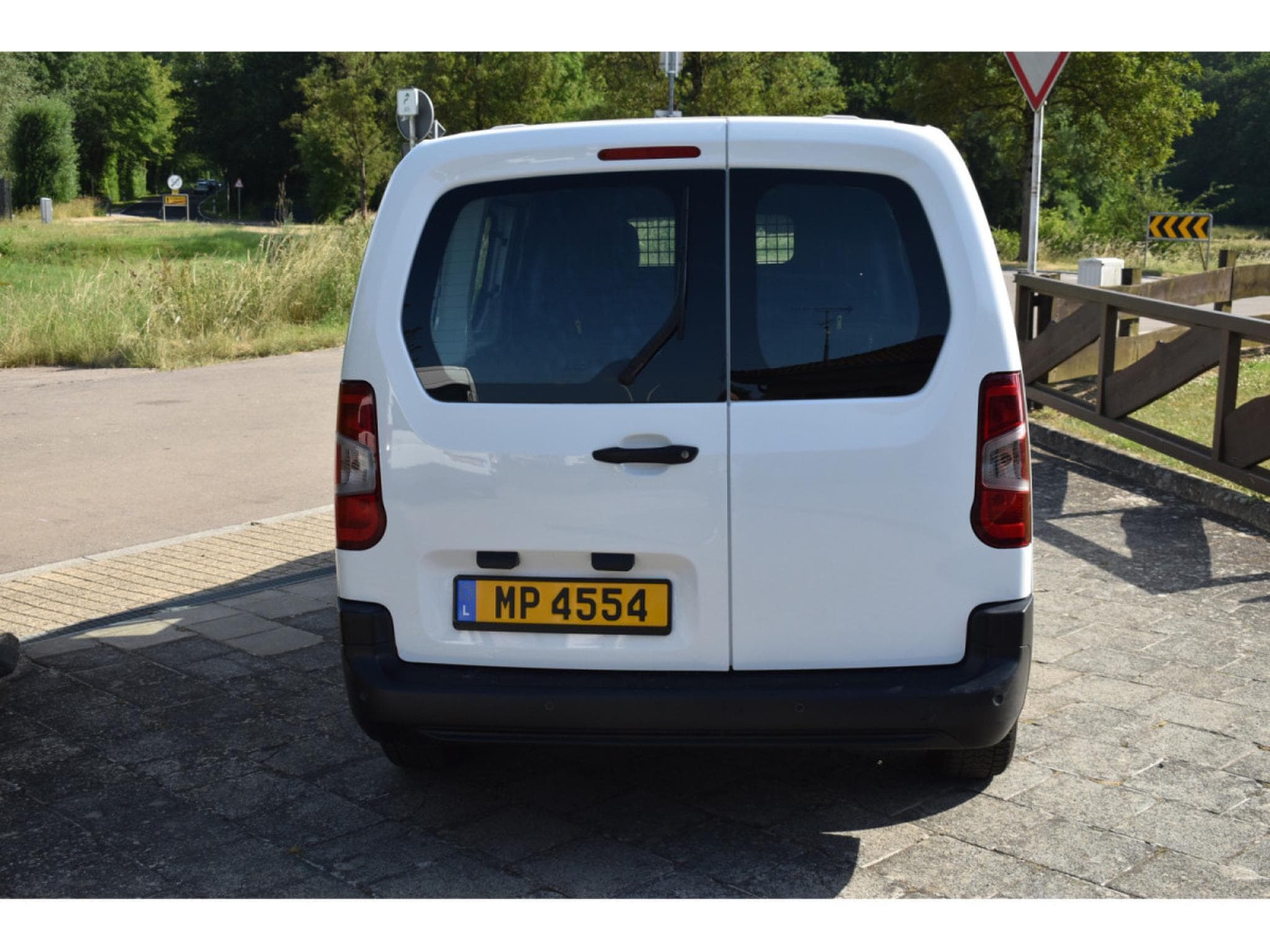 Citroën Berlingo Maxi 1,5 DCi 100 3 places très bon état (2021) - Photo 6