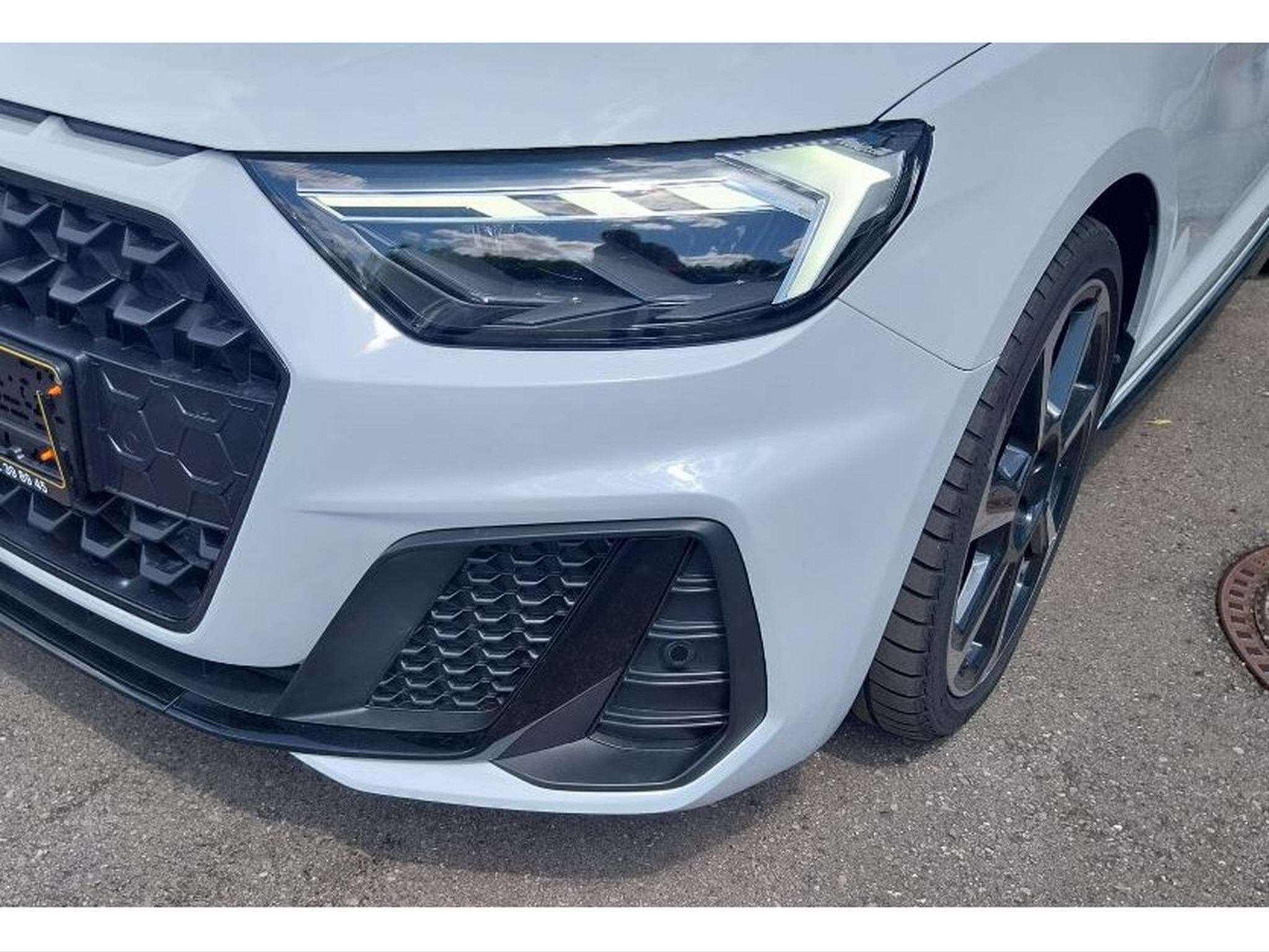 Audi A1 Sportback 30 TFSI S-TRONIC S line Adrénaline Black Edition (2025) - Photo 5